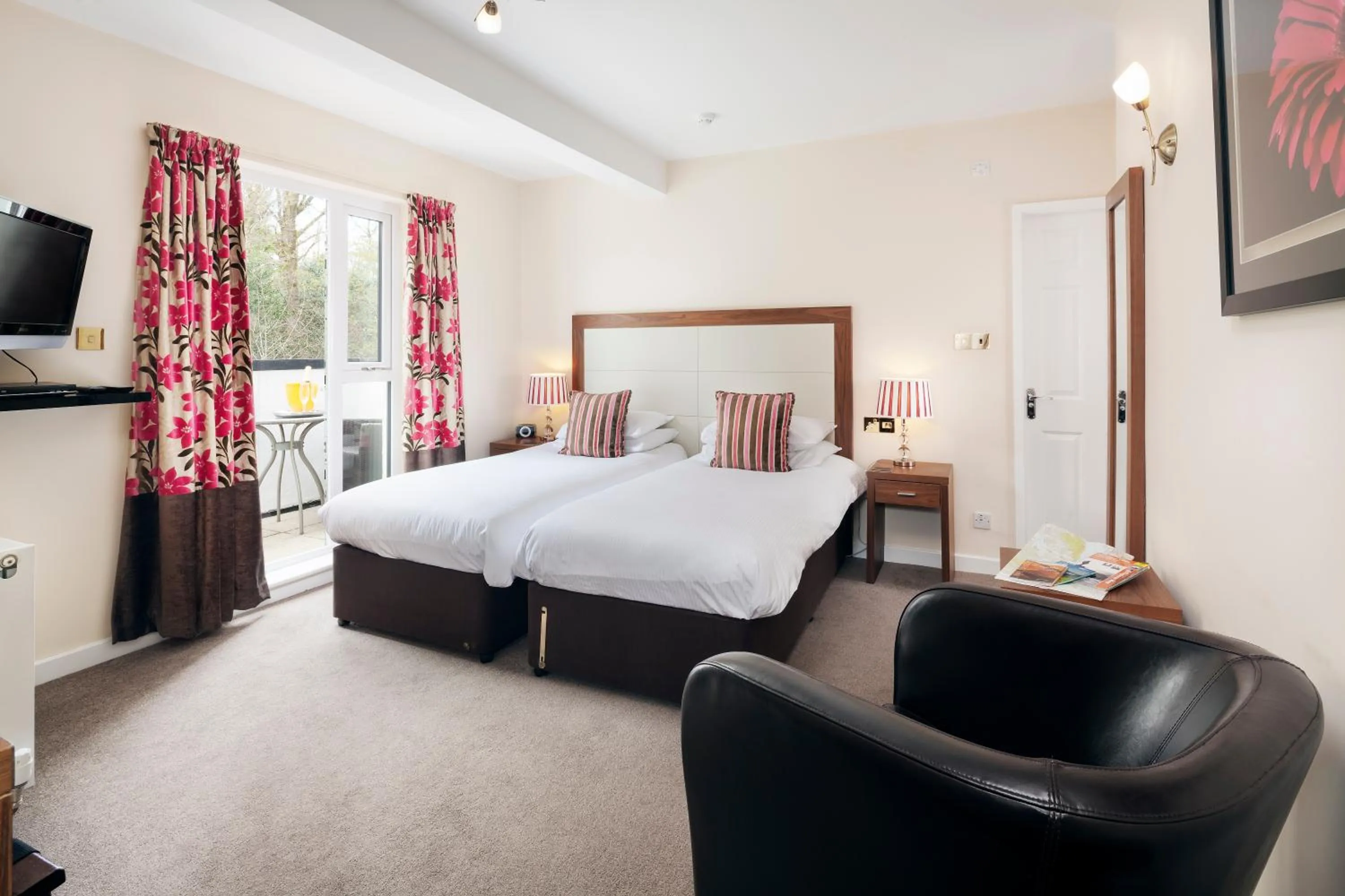 Photo of the whole room, Bed in Hawksmoor Guest House