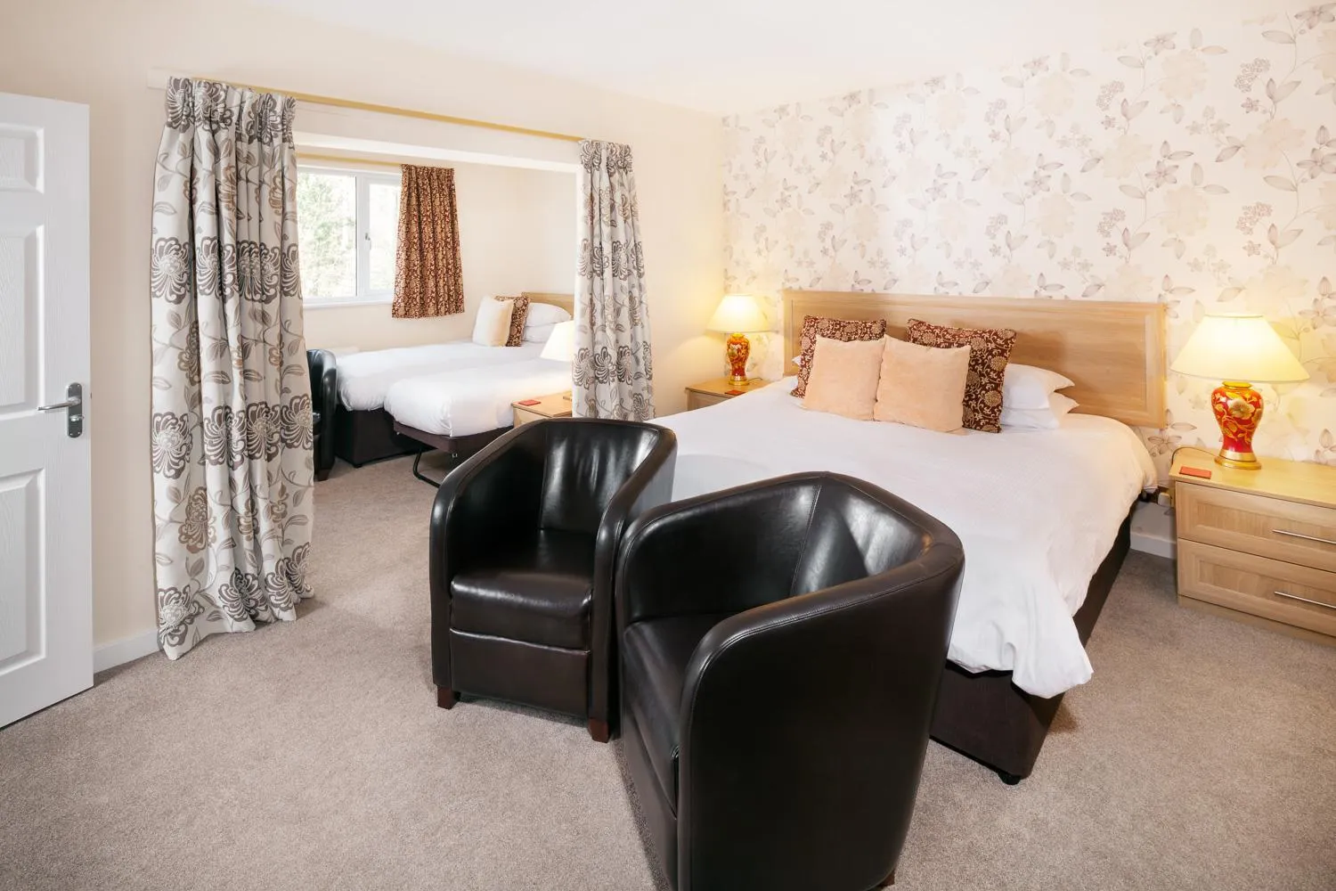 Seating area, Bed in Hawksmoor Guest House