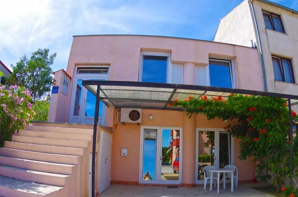 Apartment Josip 1562