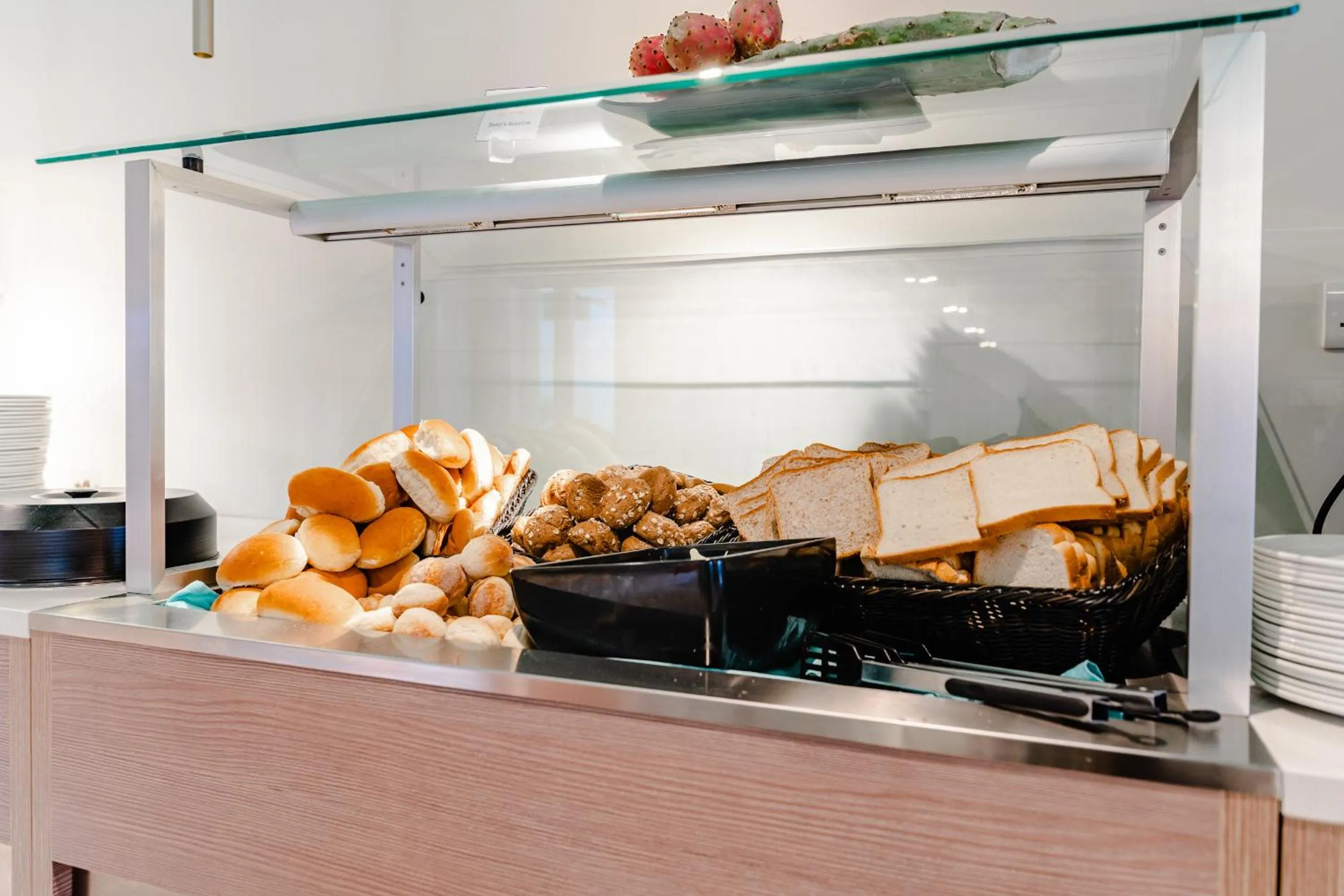 Food and drinks in Seaview Hotel - Adults Only 16 Plus