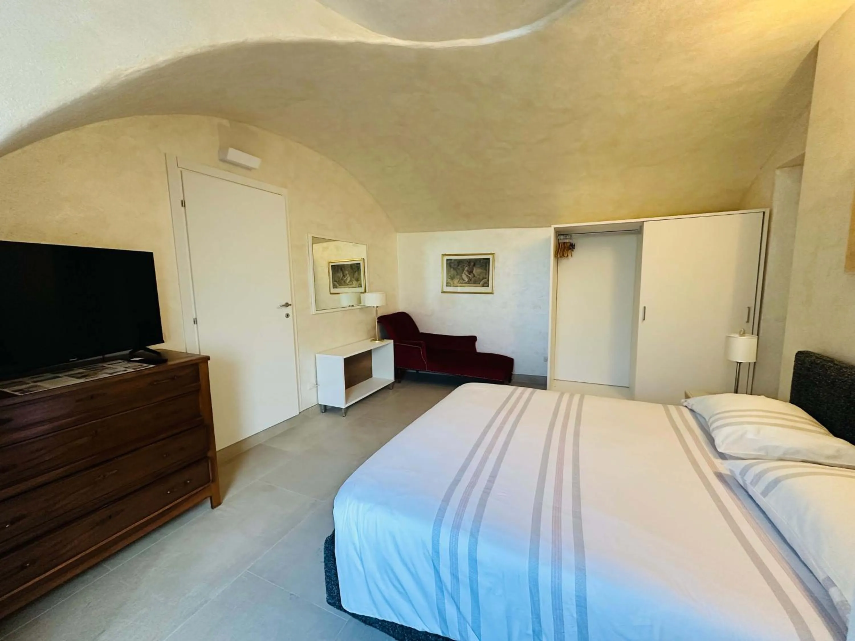 Photo of the whole room in Bellagio Bed & Breakfast