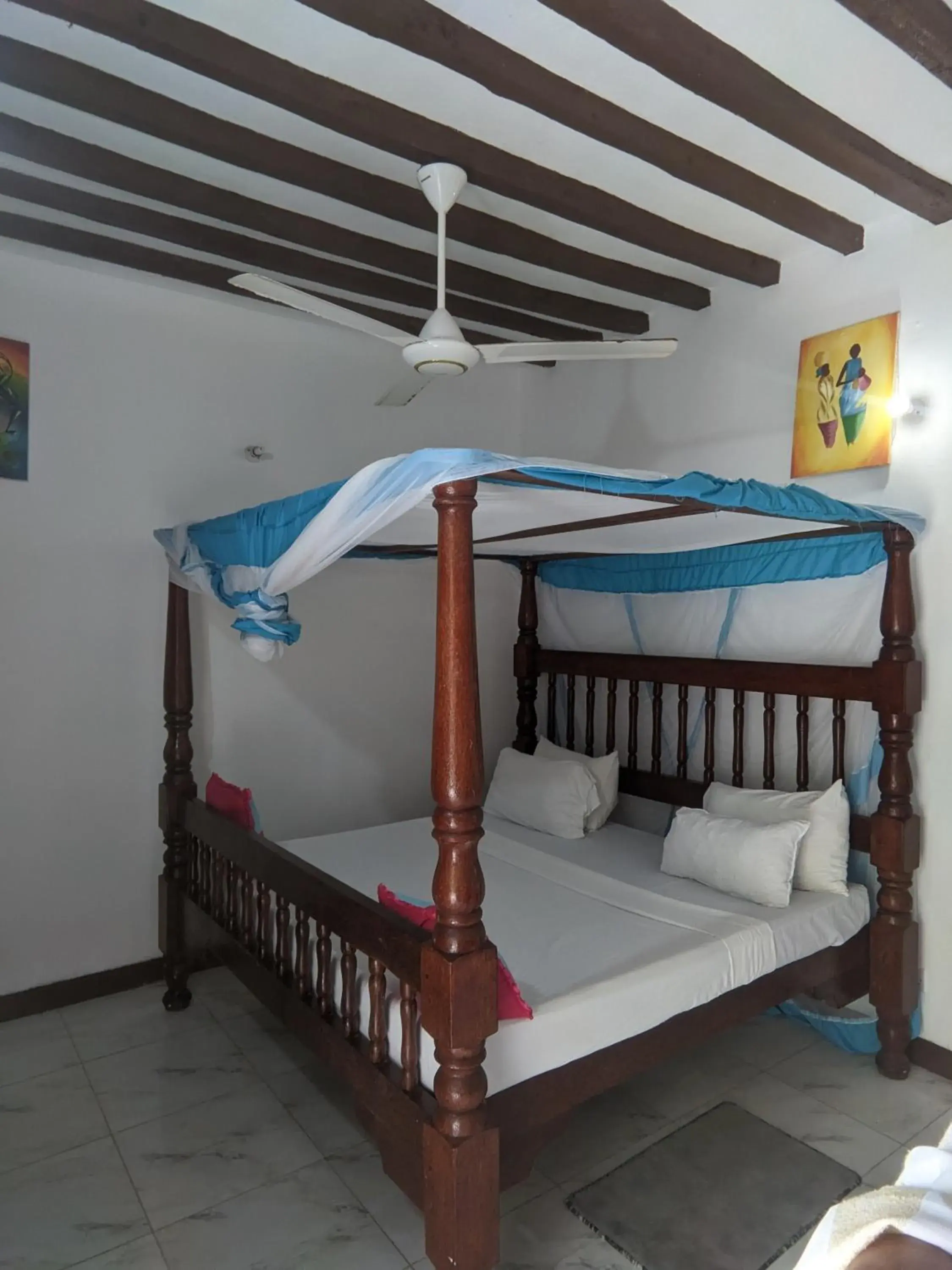 Budget Double Room in Kivulini Lodge and Restaurant Budget Double Room in Kivulini Lodge and Restaurant