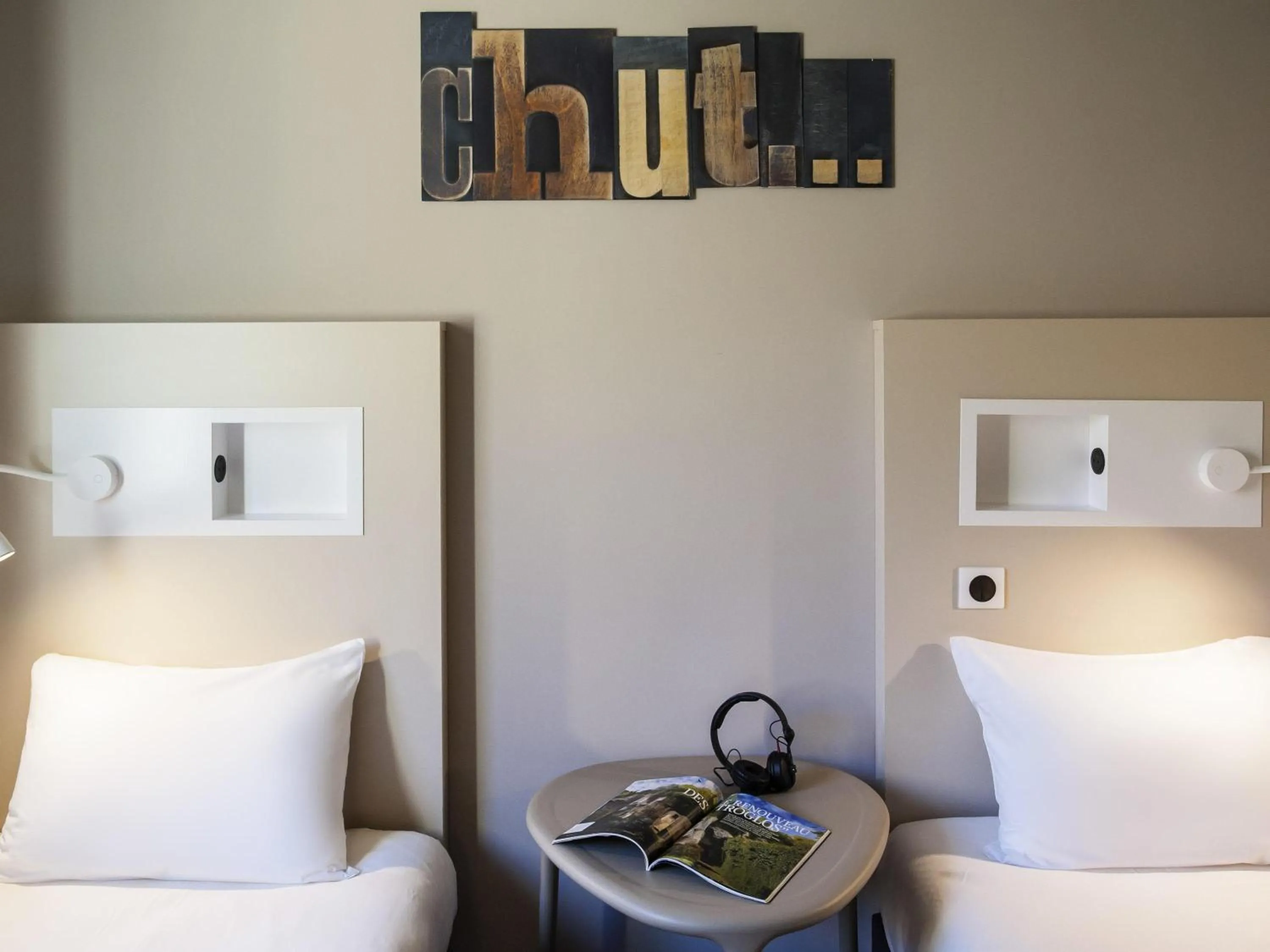 Bedroom, Bed in Ibis Budget Château-Thierry