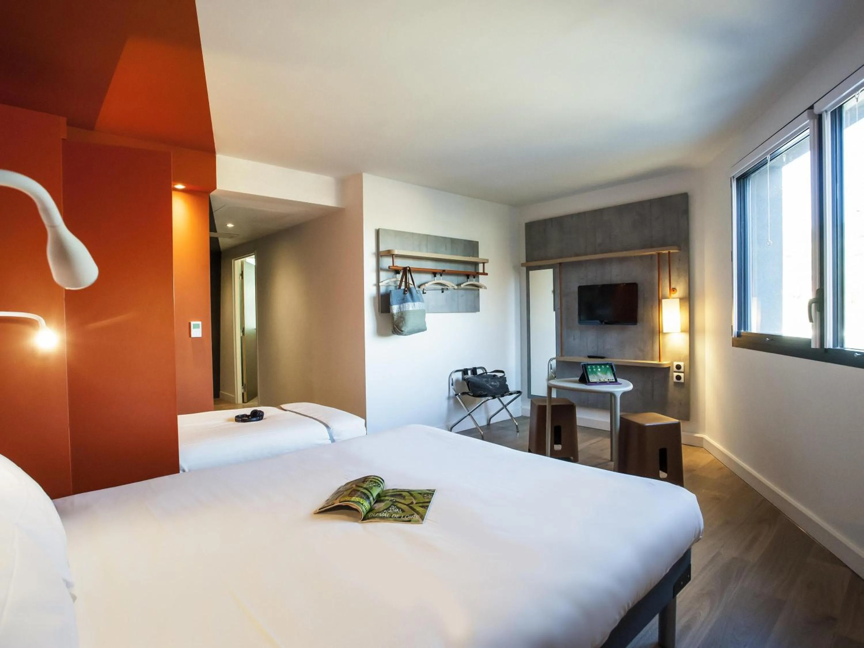 Bedroom, Bed in Ibis Budget Château-Thierry