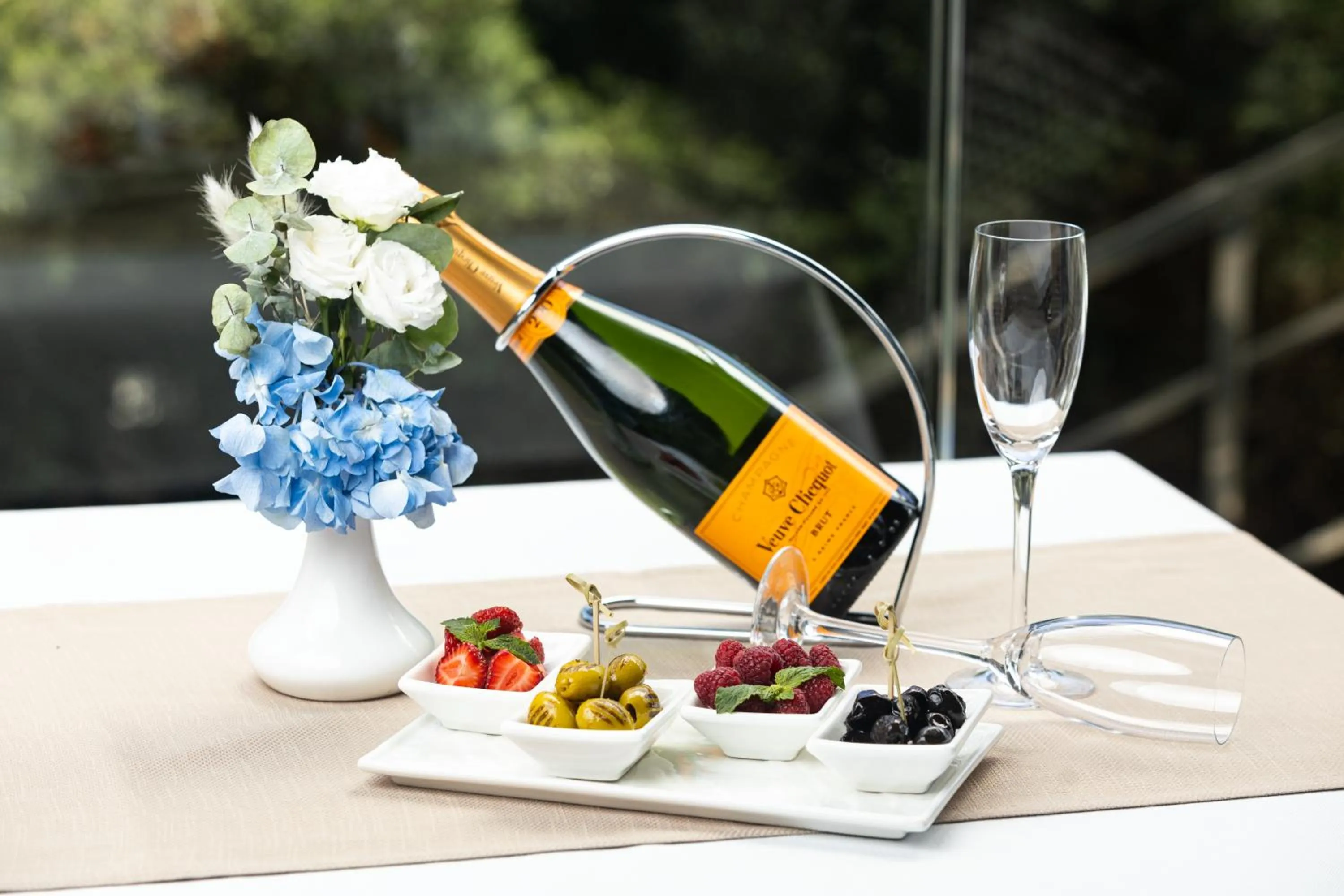 Restaurant/places to eat in Mercure Almaty City Center