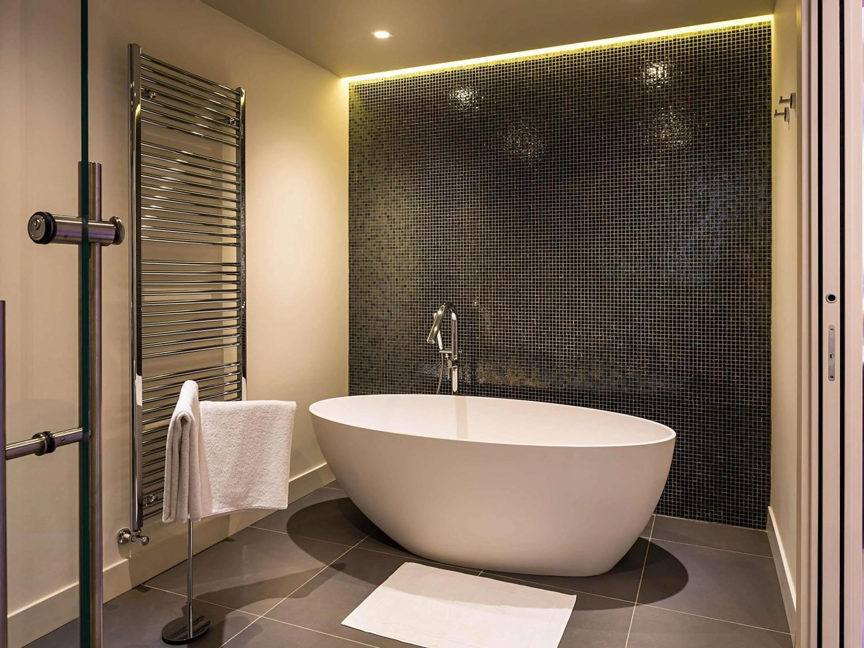 Photo of the whole room in Mercure Almaty City Center