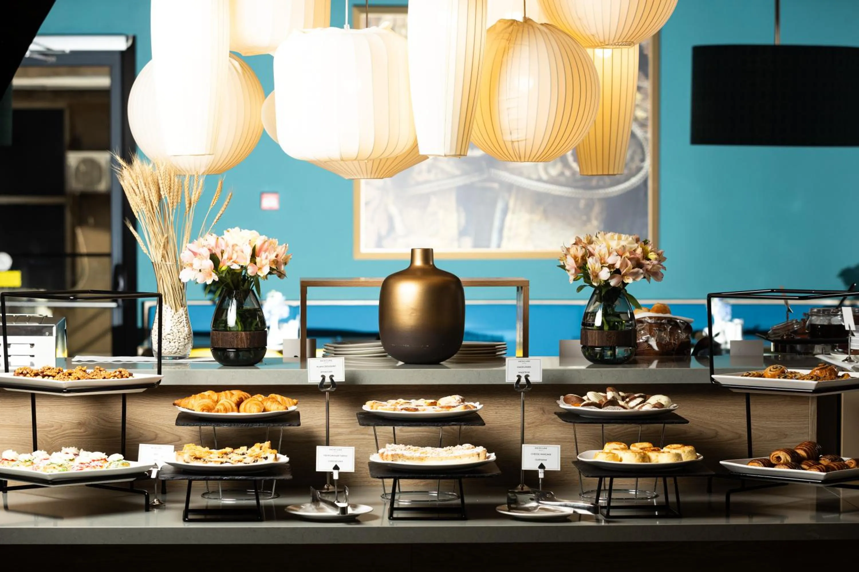 Restaurant/places to eat in Mercure Almaty City Center