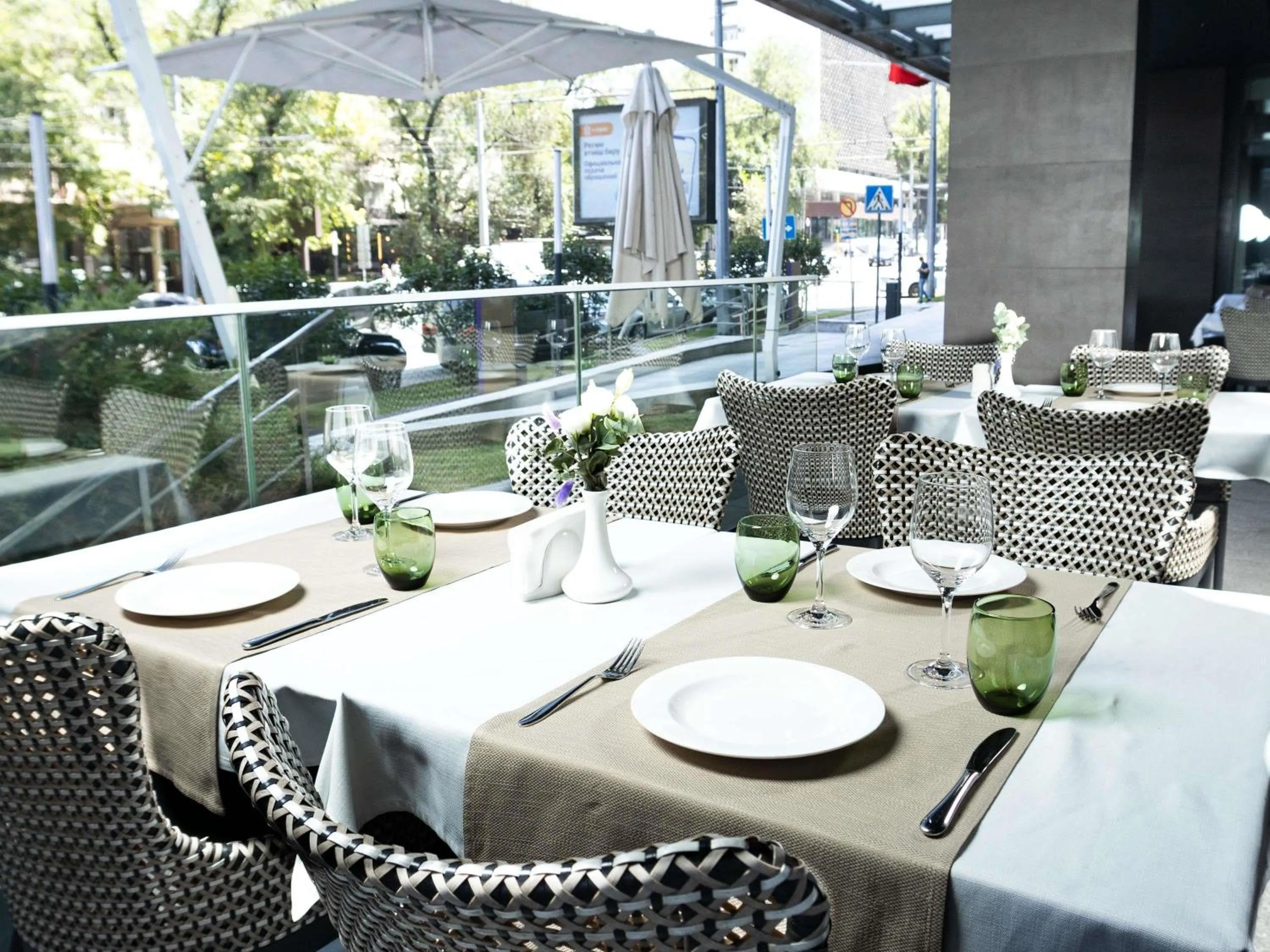 Restaurant/places to eat in Mercure Almaty City Center