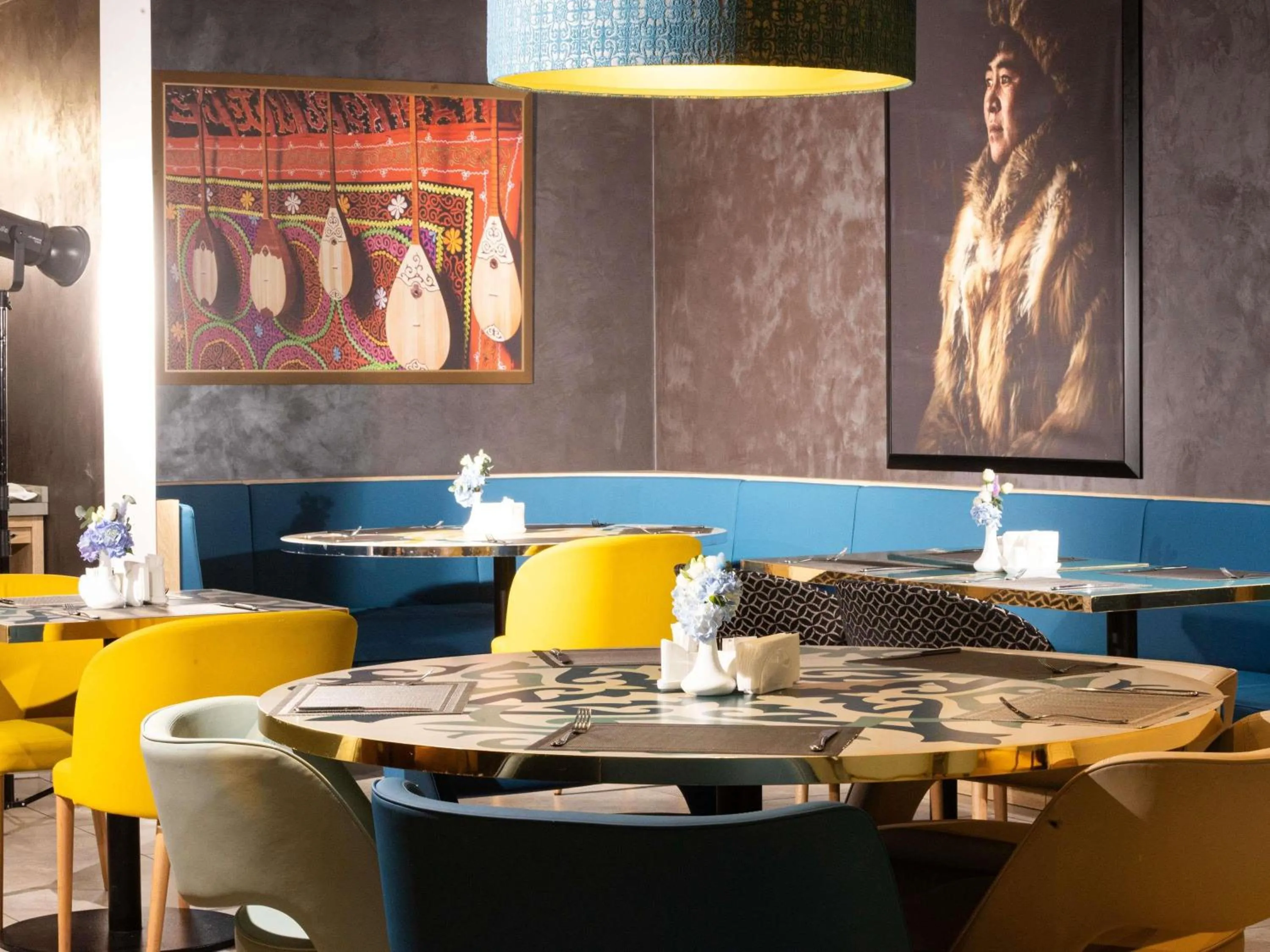 Restaurant/places to eat in Mercure Almaty City Center