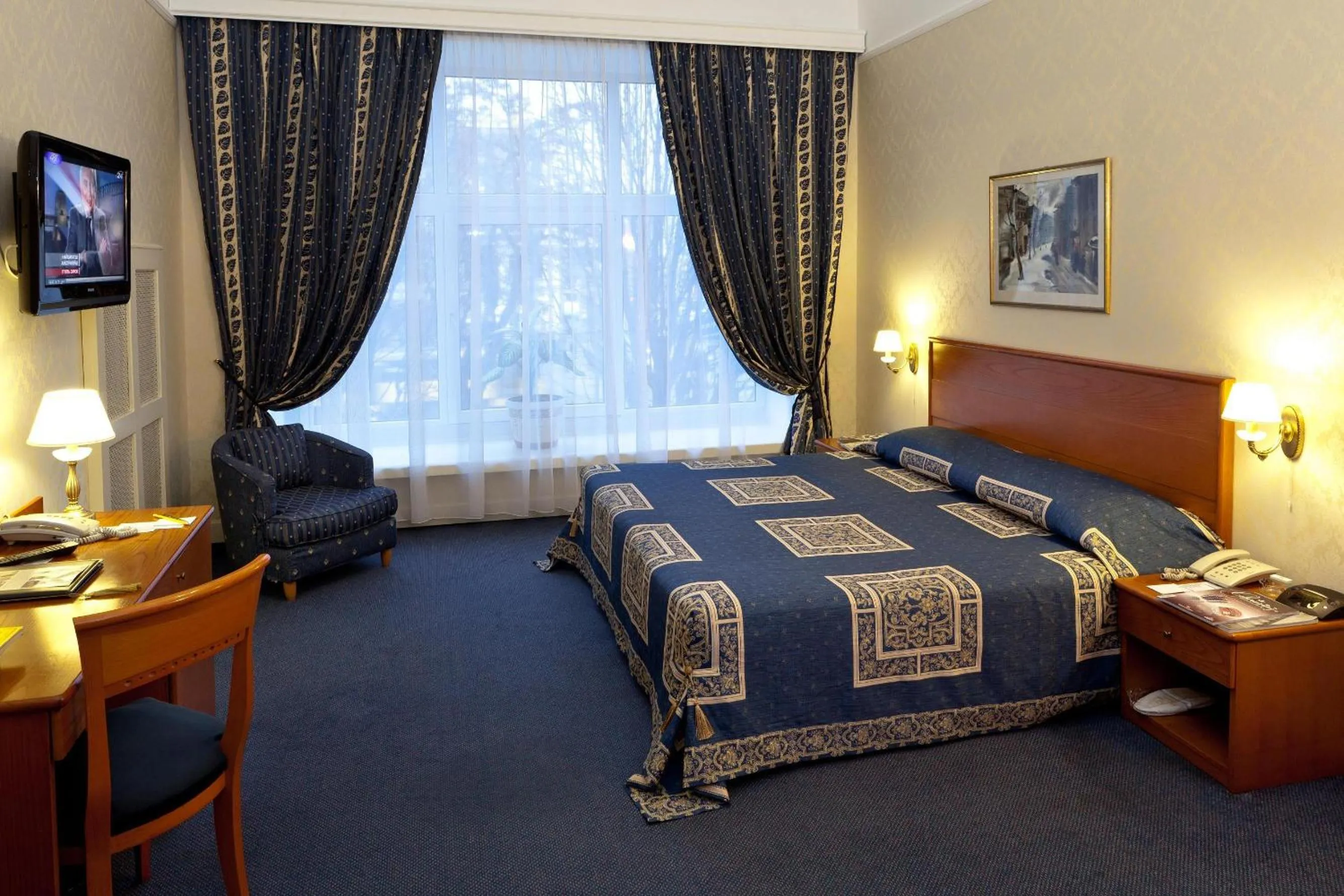 Photo of the whole room, Bed in Grand Hotel Ukraine