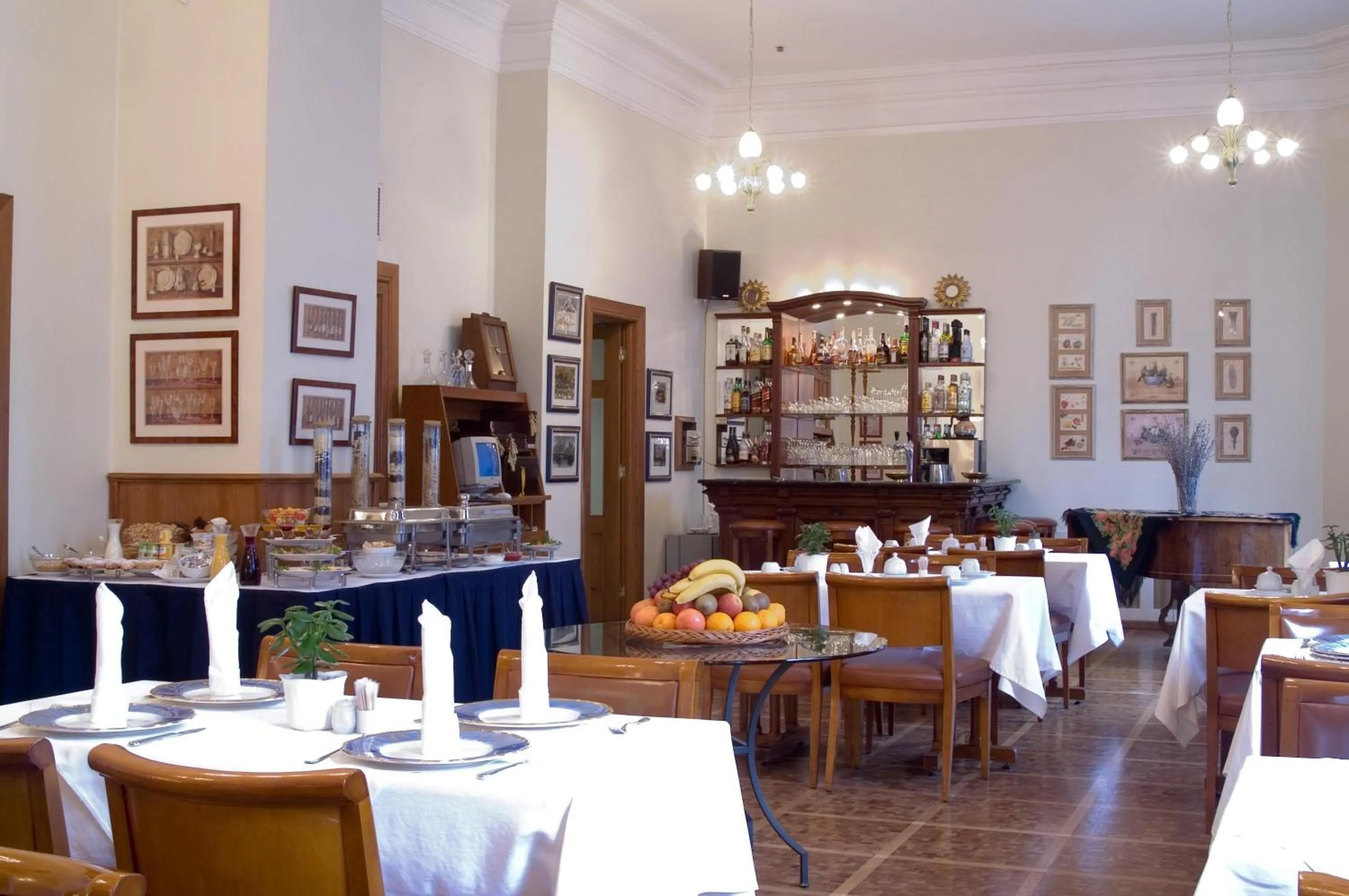 Restaurant/places to eat in Grand Hotel Ukraine