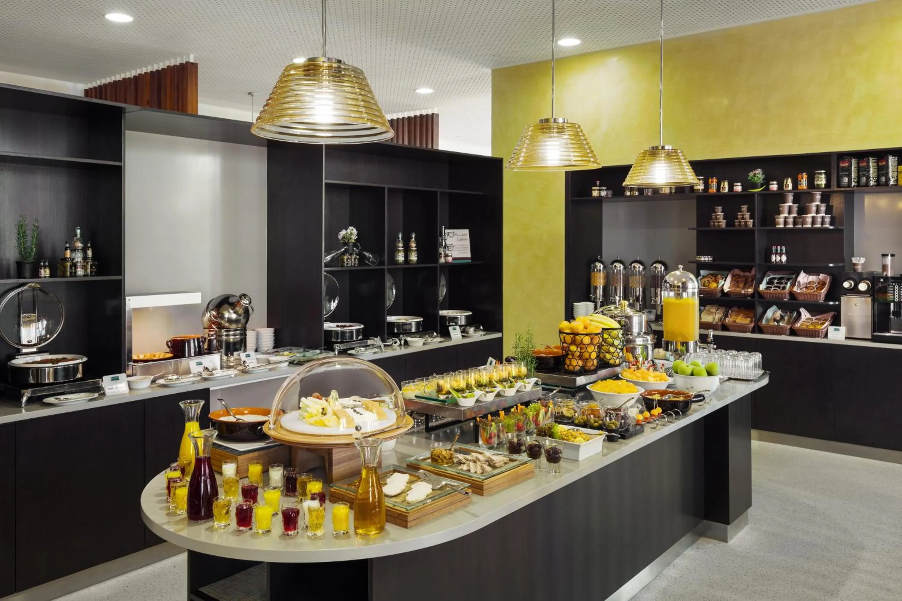 Restaurant/places to eat in Staybridge Suites Al Khobar by IHG