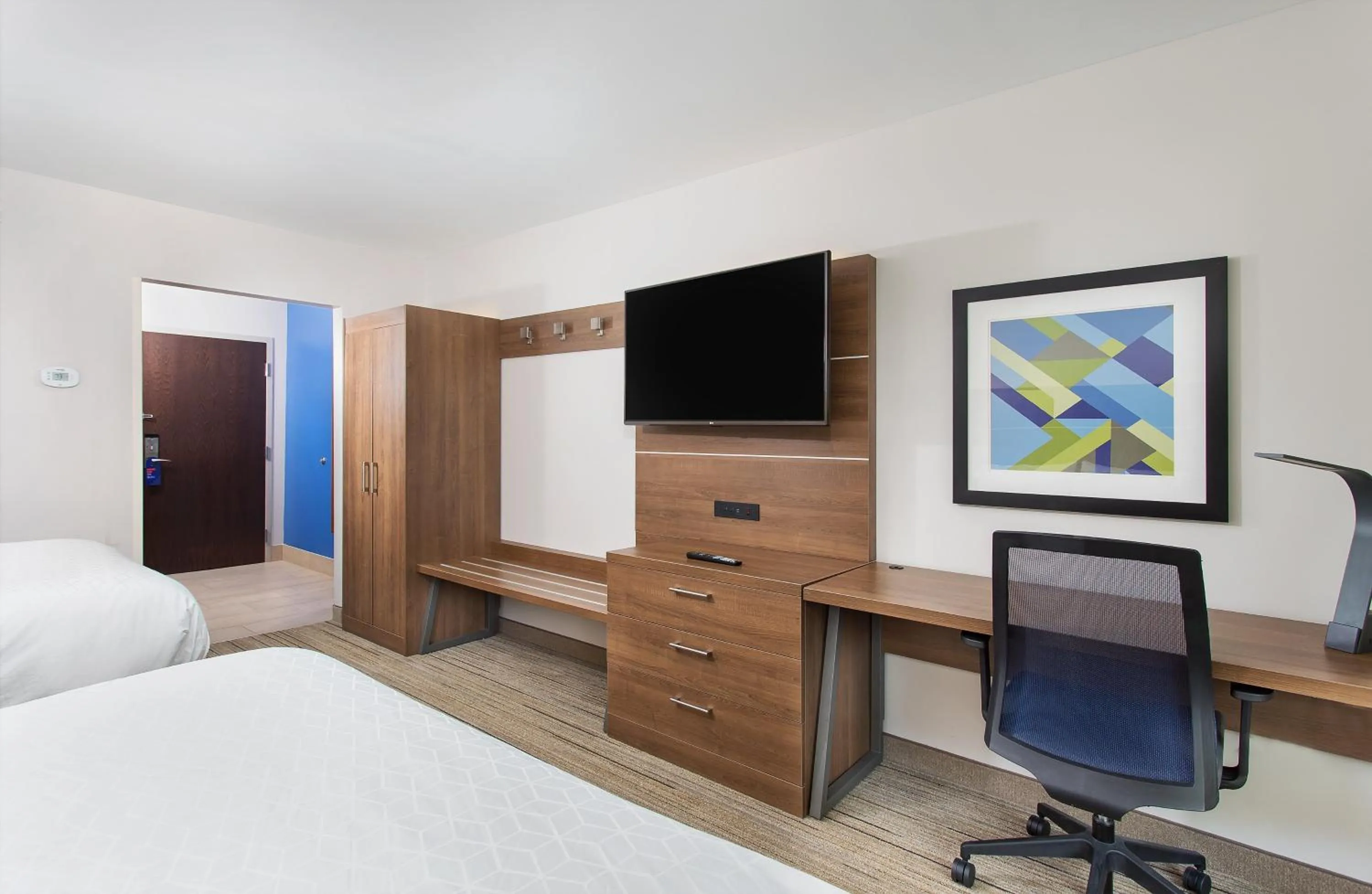 Photo of the whole room, Bed in Holiday Inn Express Williamsburg by IHG
