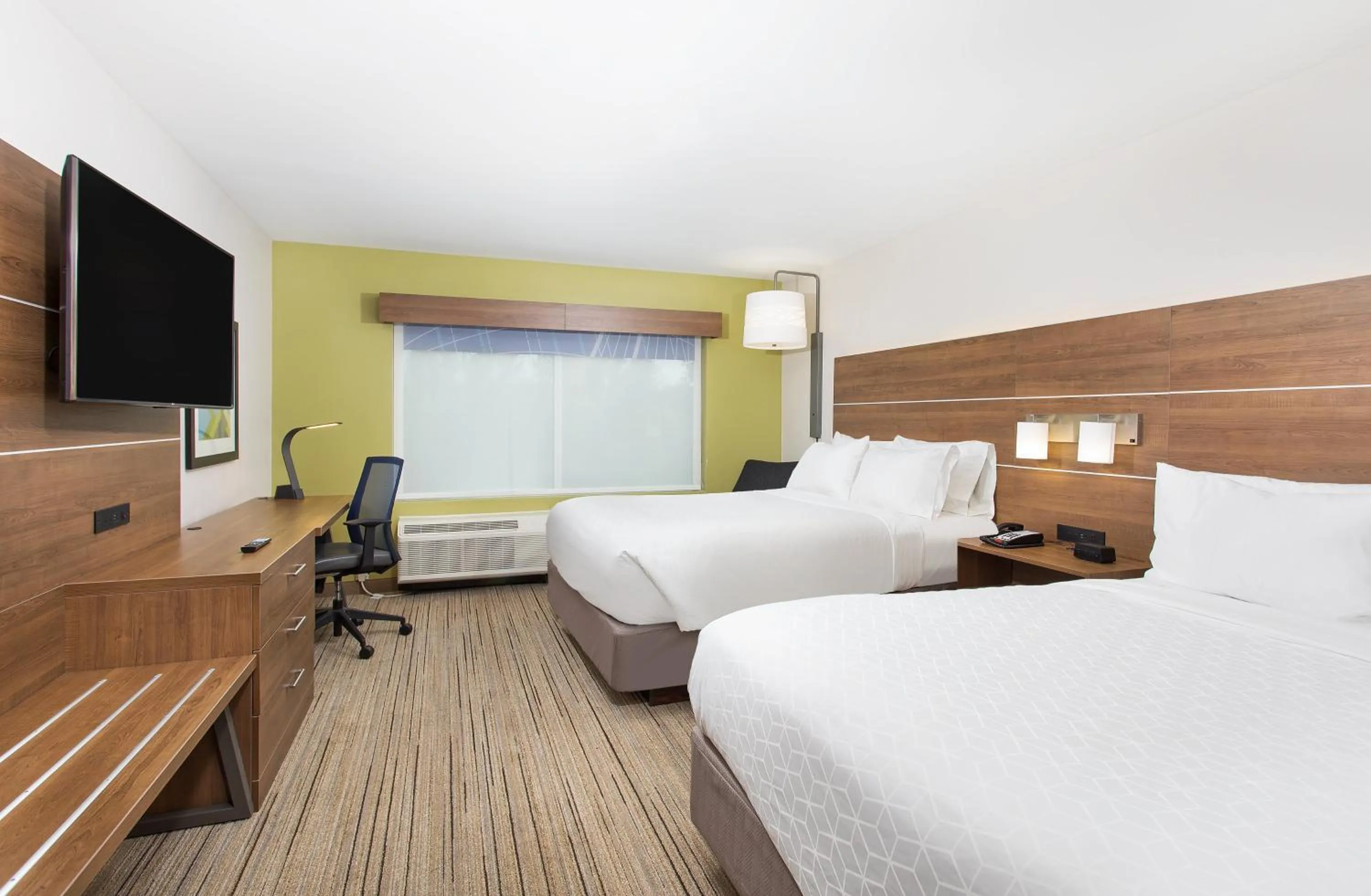 Photo of the whole room, Bed in Holiday Inn Express Williamsburg by IHG