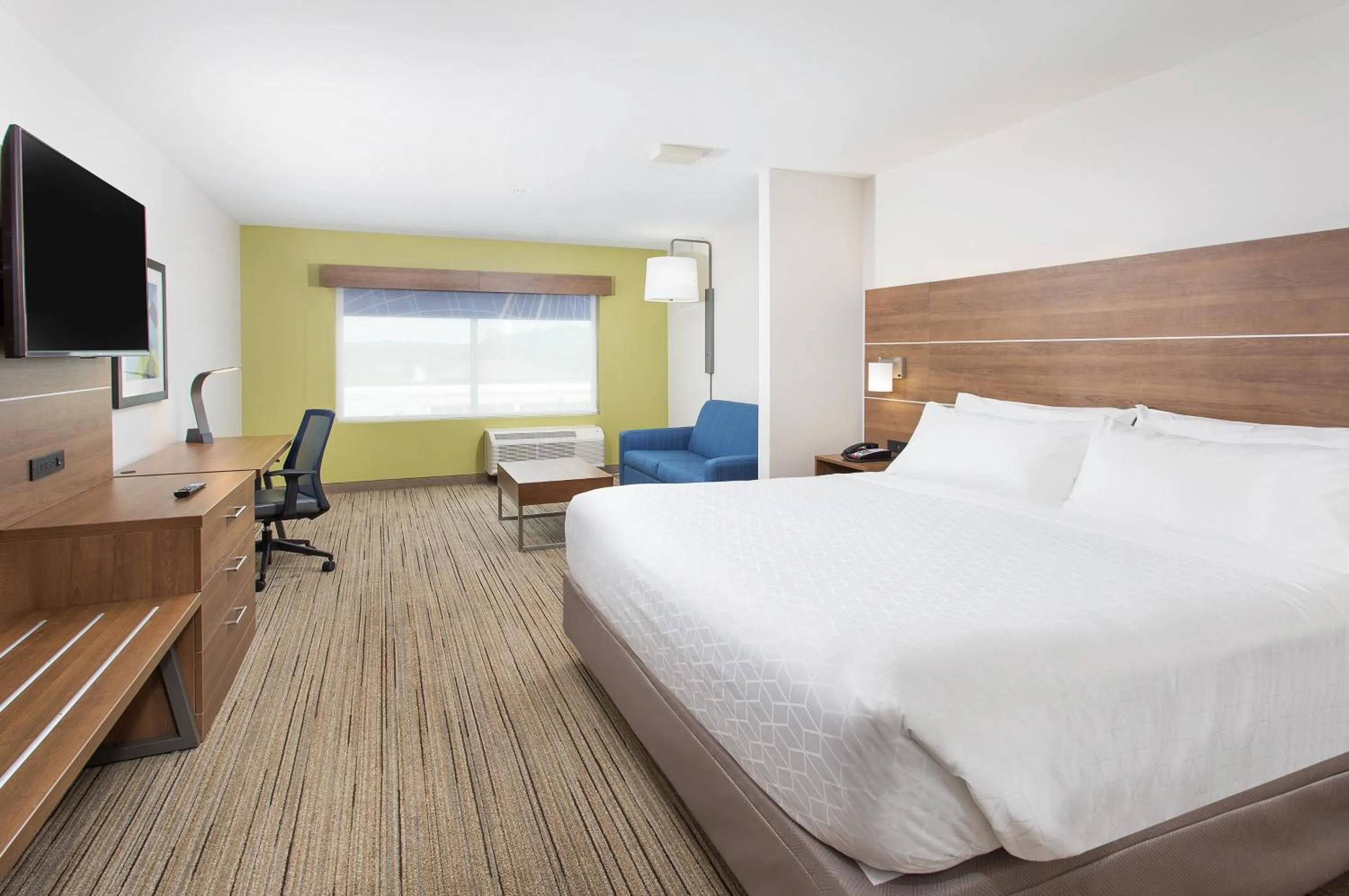 Photo of the whole room, Bed in Holiday Inn Express Williamsburg by IHG