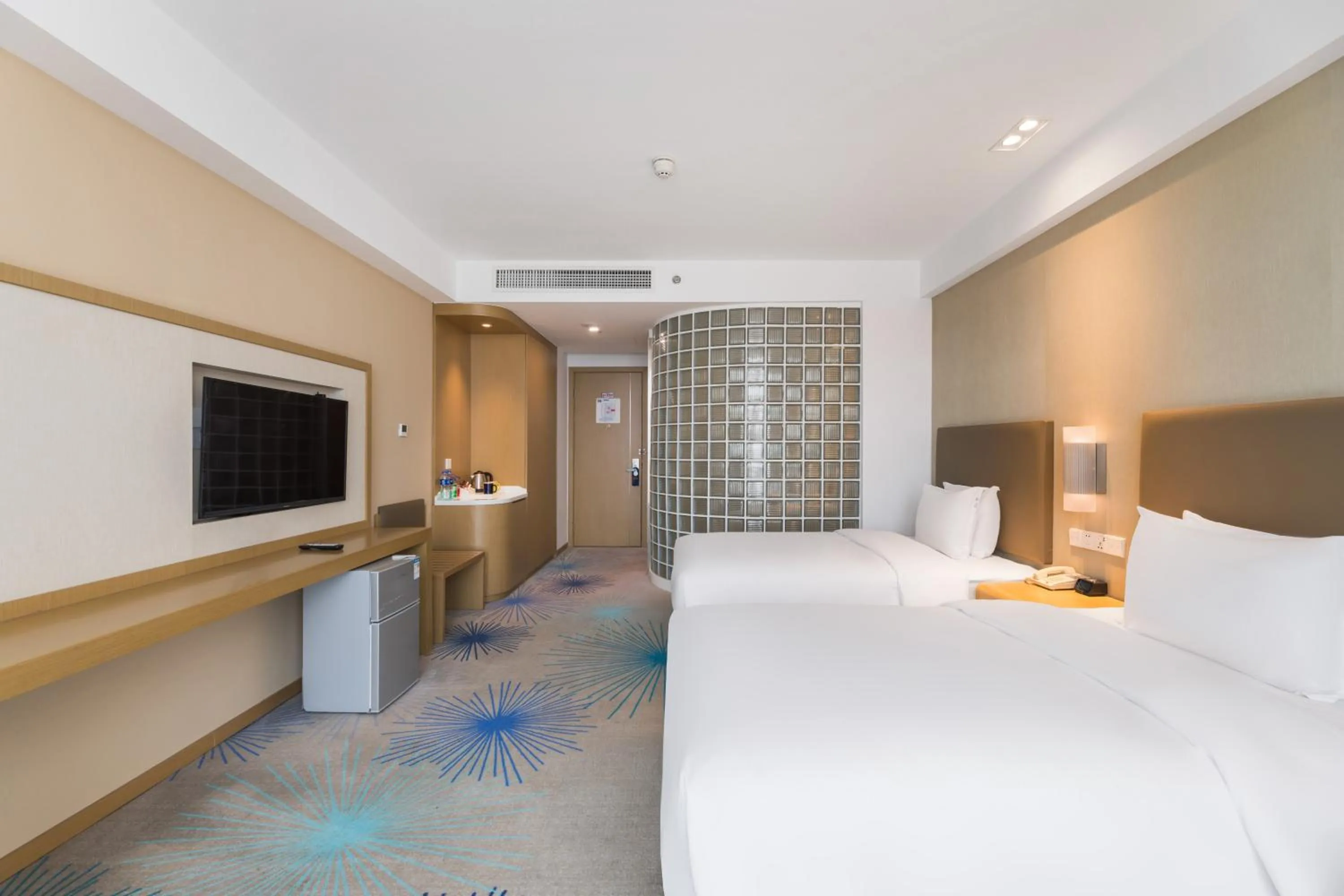 Photo of the whole room, Bed in Holiday Inn Express - Liuyang Development Zone by IHG Changsha Huanghua Airport