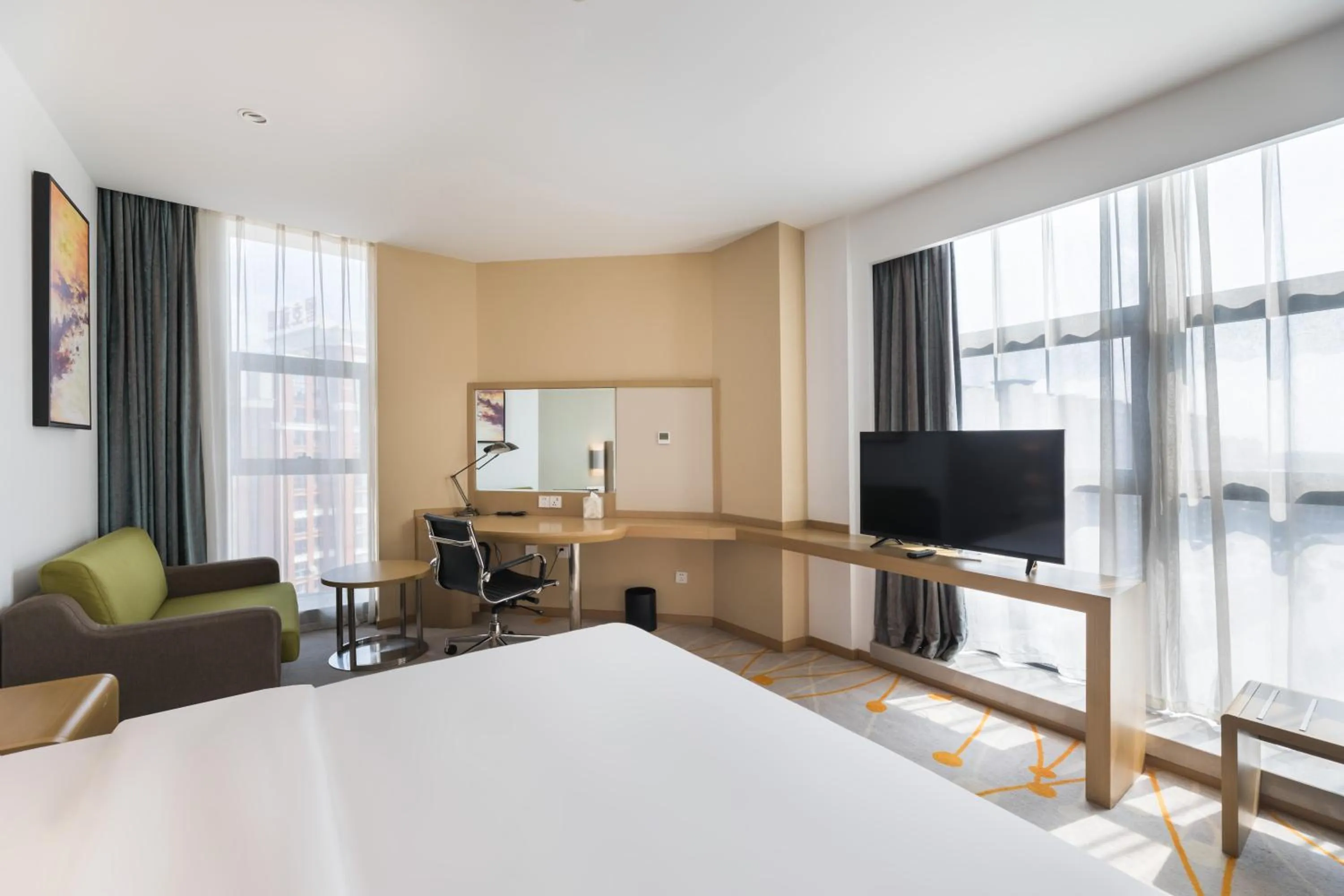 Photo of the whole room, Bed in Holiday Inn Express - Liuyang Development Zone by IHG Changsha Huanghua Airport