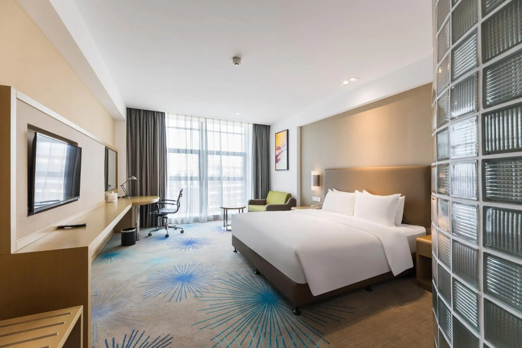 Photo of the whole room, Bed in Holiday Inn Express - Liuyang Development Zone by IHG Changsha Huanghua Airport