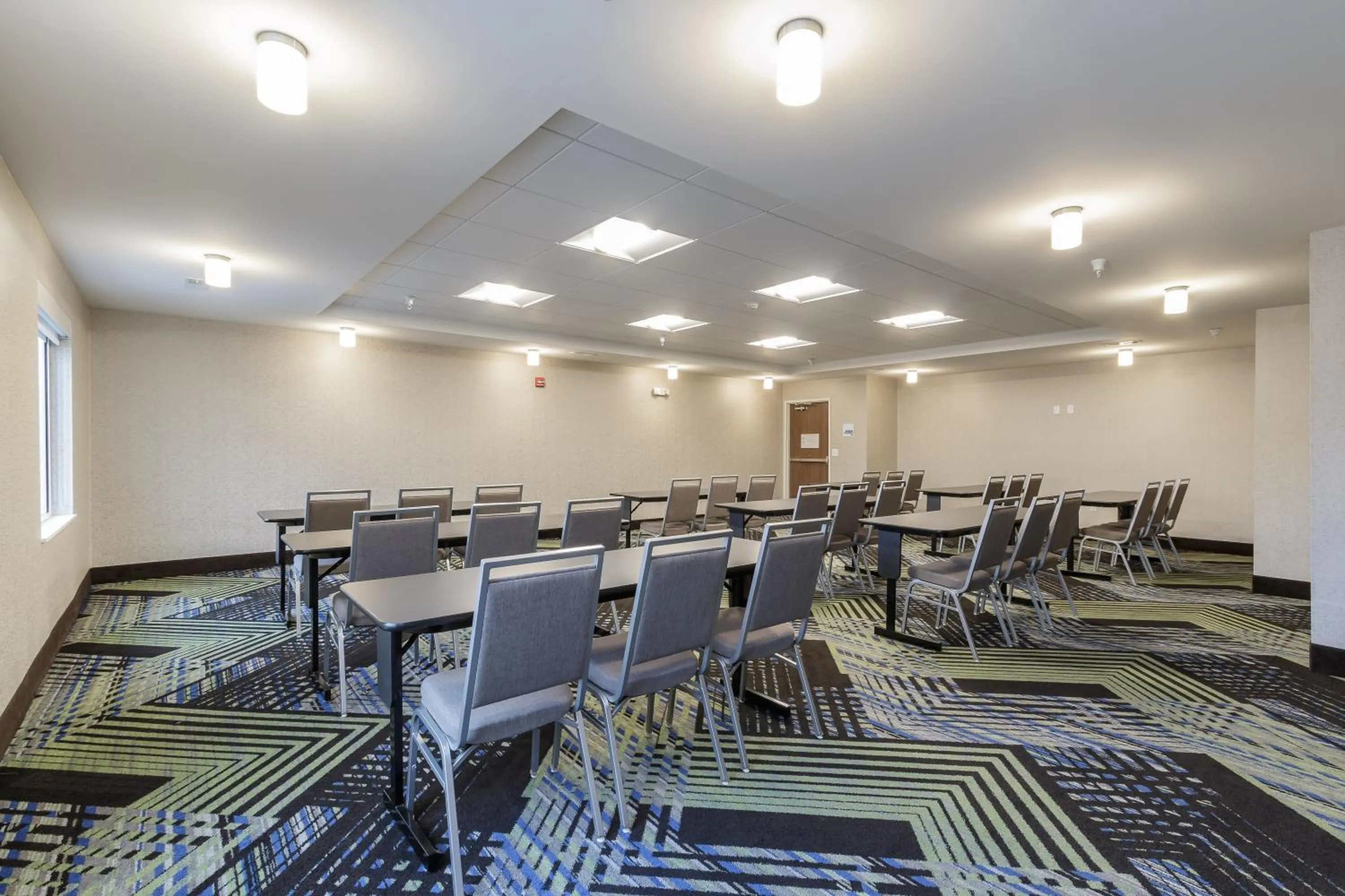 Meeting/conference room in Holiday Inn Express & Suites- South Bend Casino by IHG