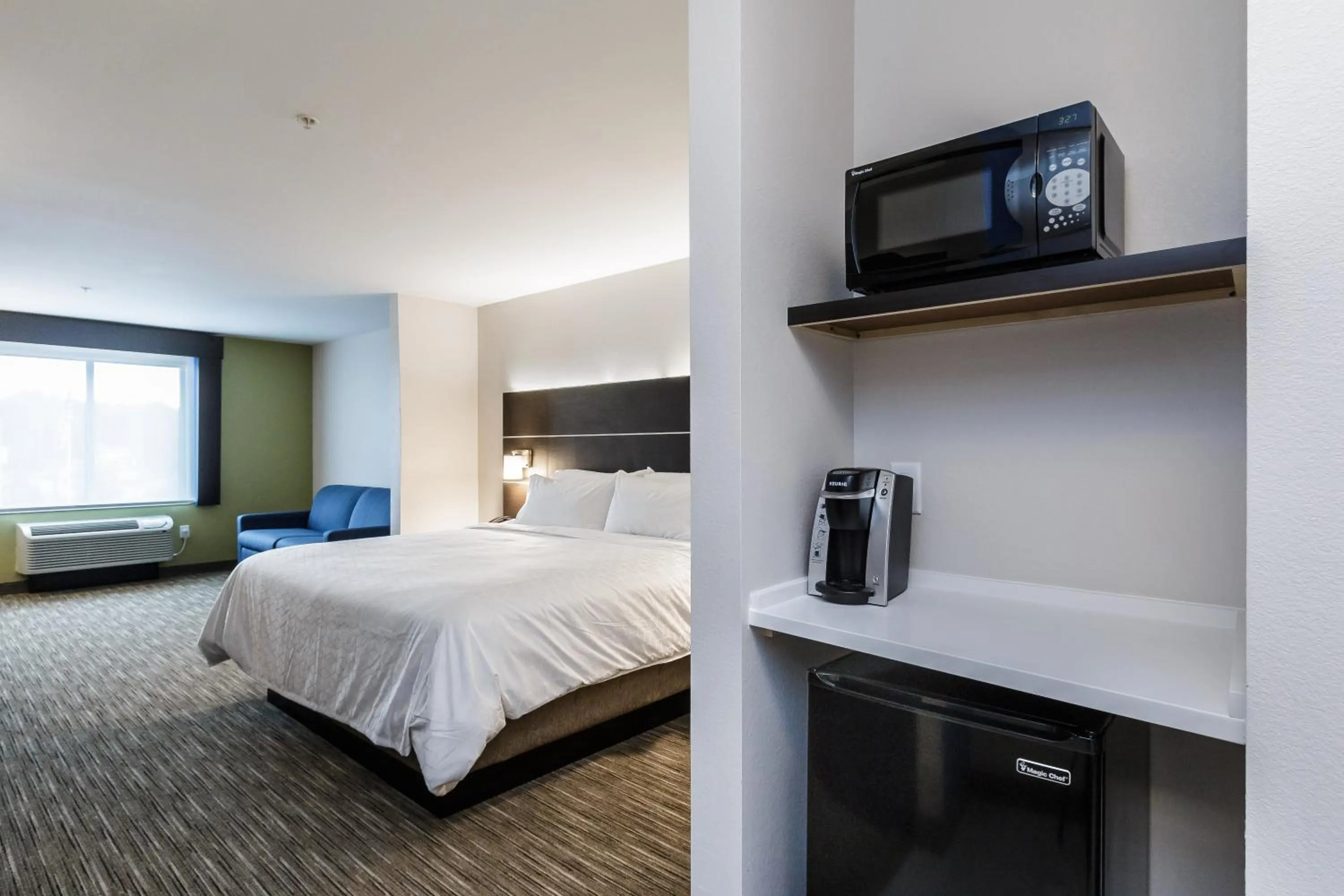 Photo of the whole room, Bed in Holiday Inn Express & Suites- South Bend Casino by IHG