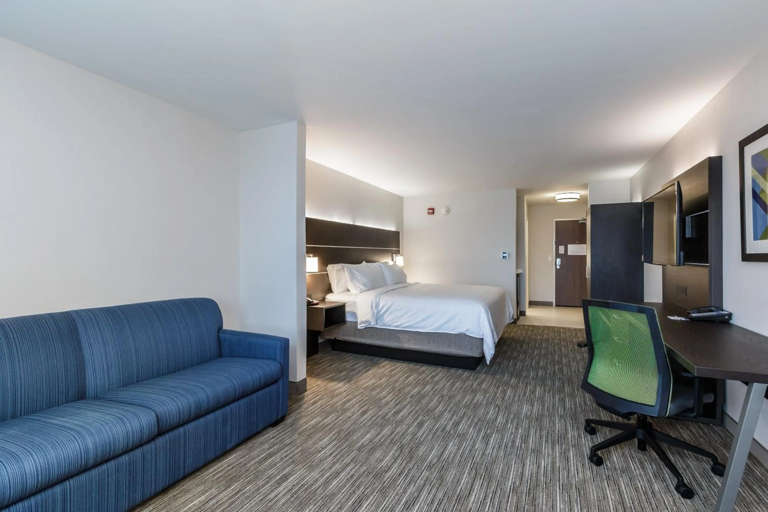 Photo of the whole room, Bed in Holiday Inn Express & Suites- South Bend Casino by IHG