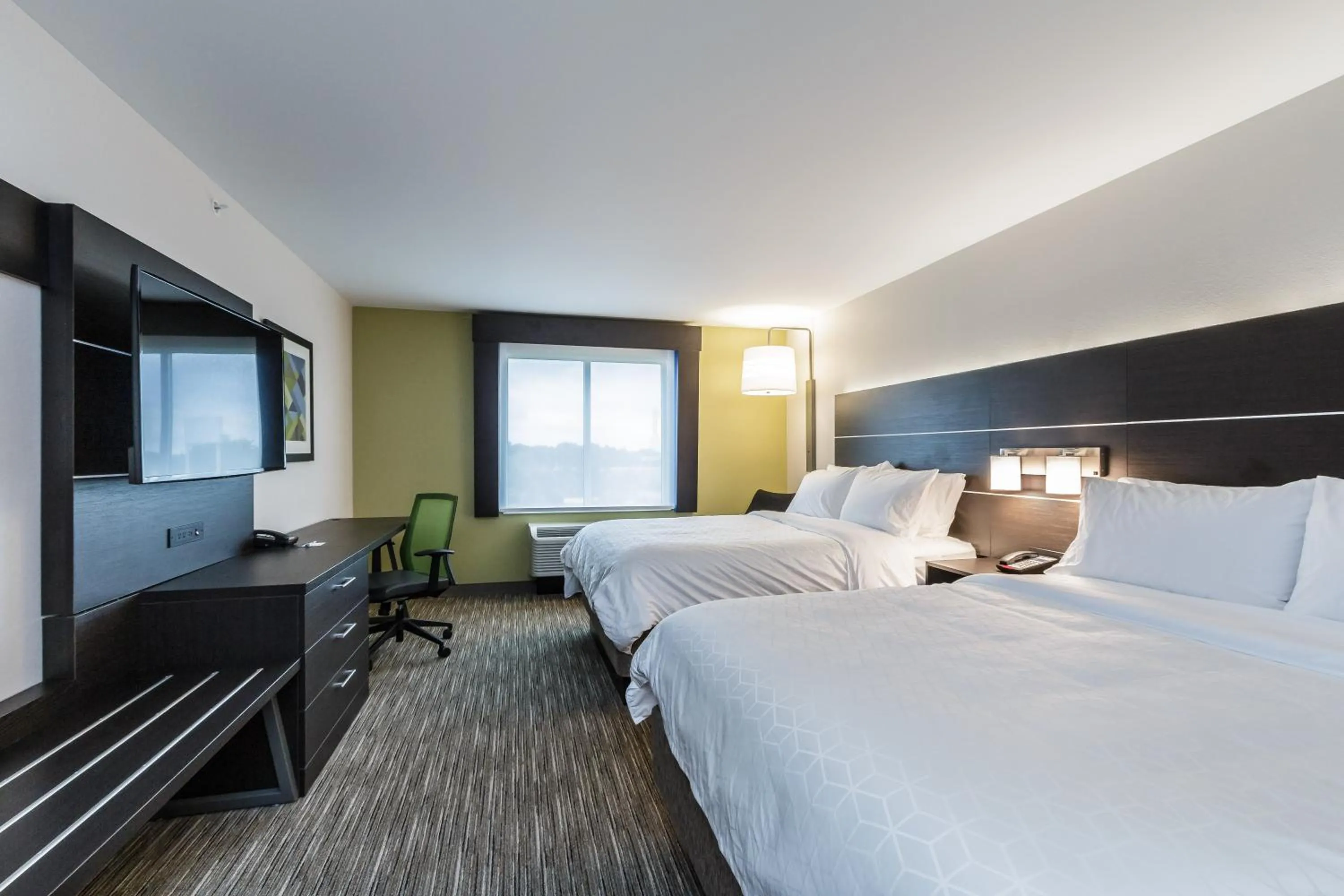 Photo of the whole room, Bed in Holiday Inn Express & Suites- South Bend Casino by IHG