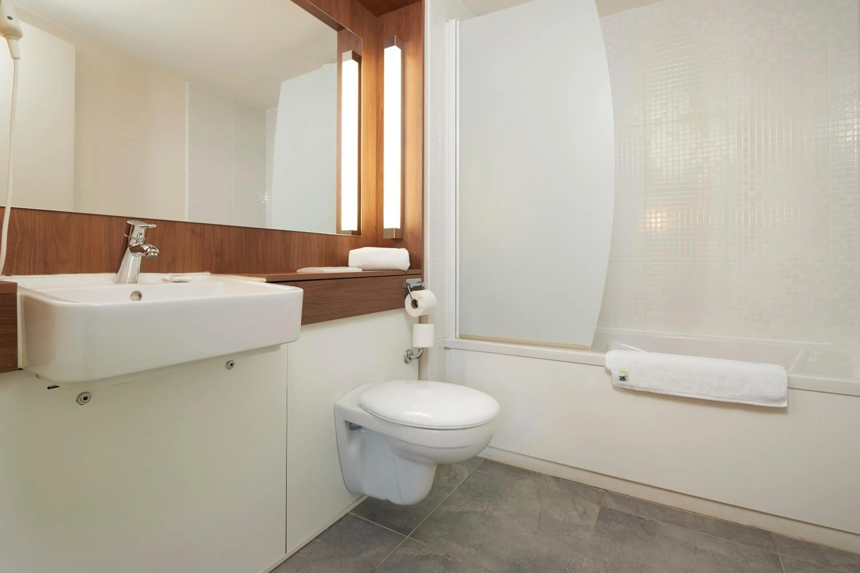 Toilet in Campanile Nantes Centre - Saint Jacques