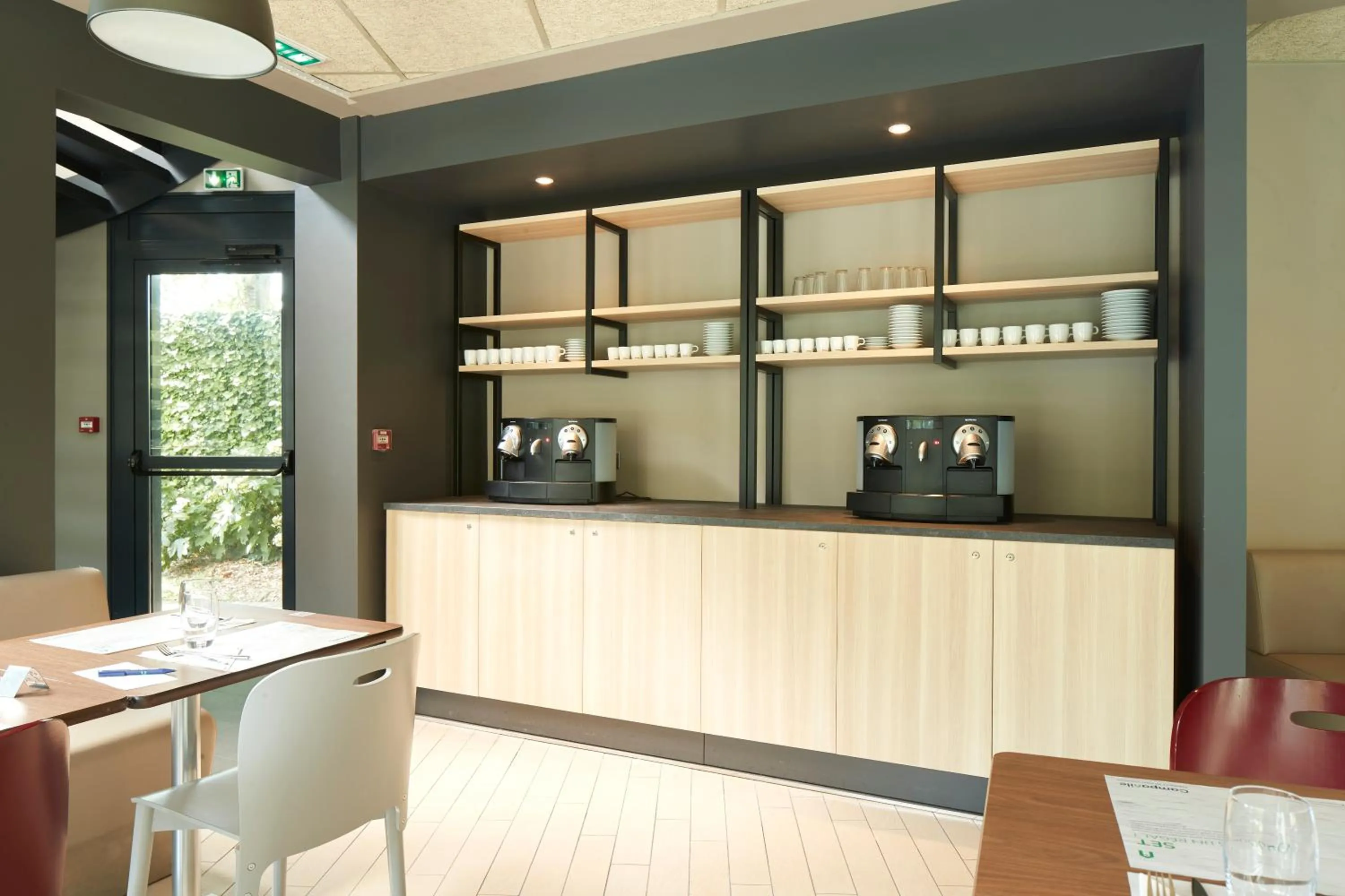 Restaurant/places to eat in Campanile Nantes Centre - Saint Jacques