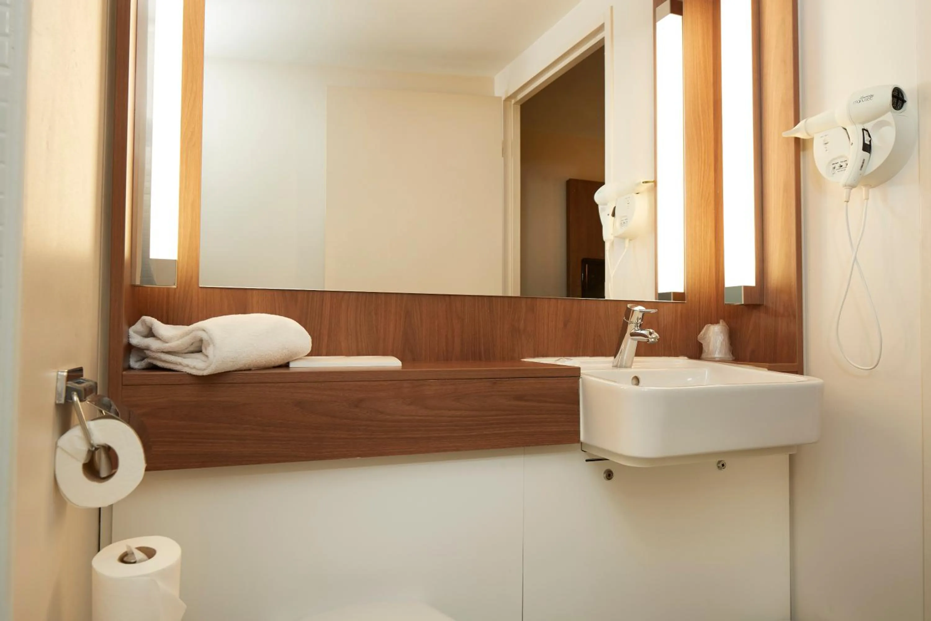 Shower in Campanile Nantes Centre - Saint Jacques