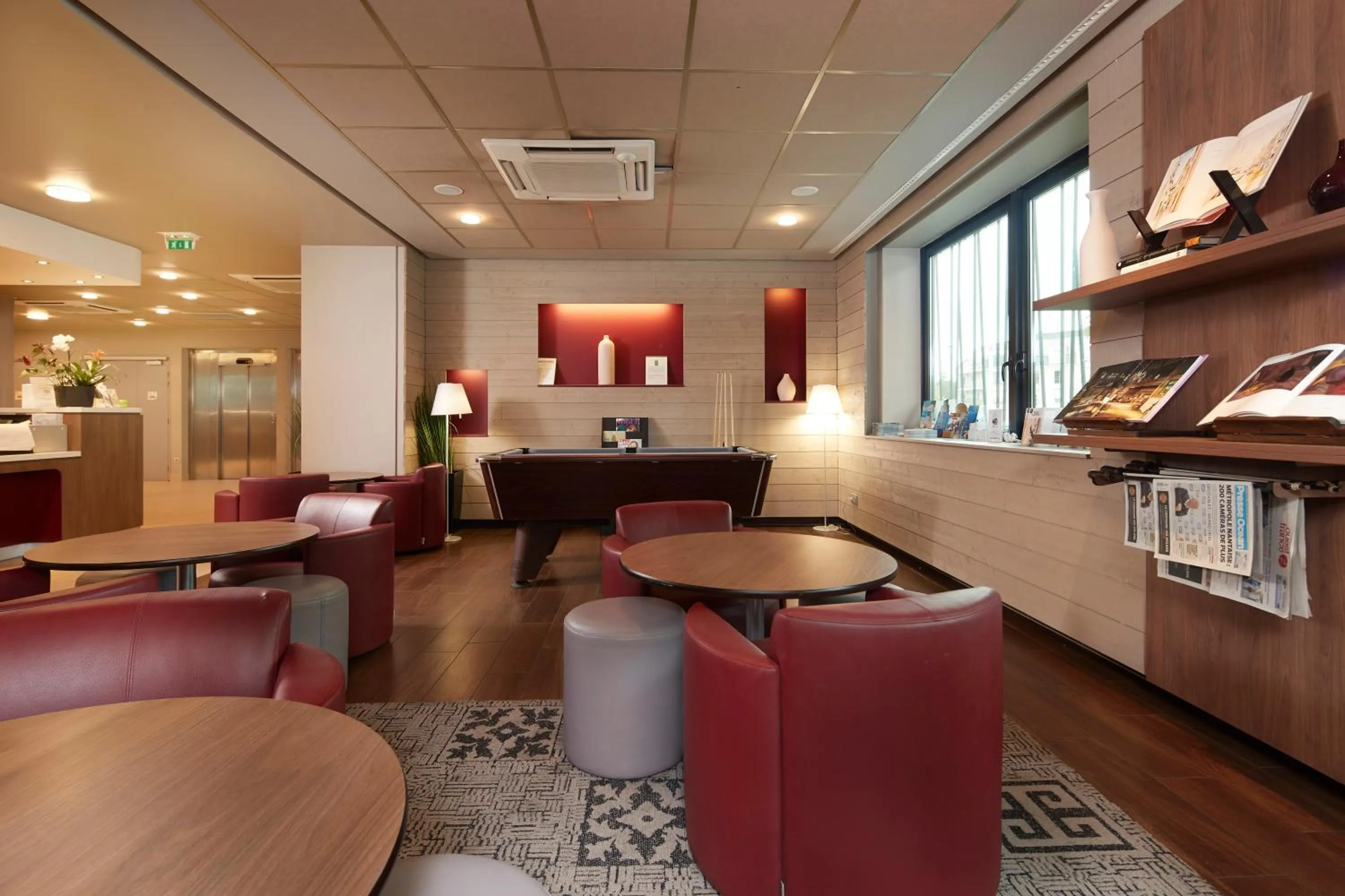 Library in Campanile Nantes Centre - Saint Jacques