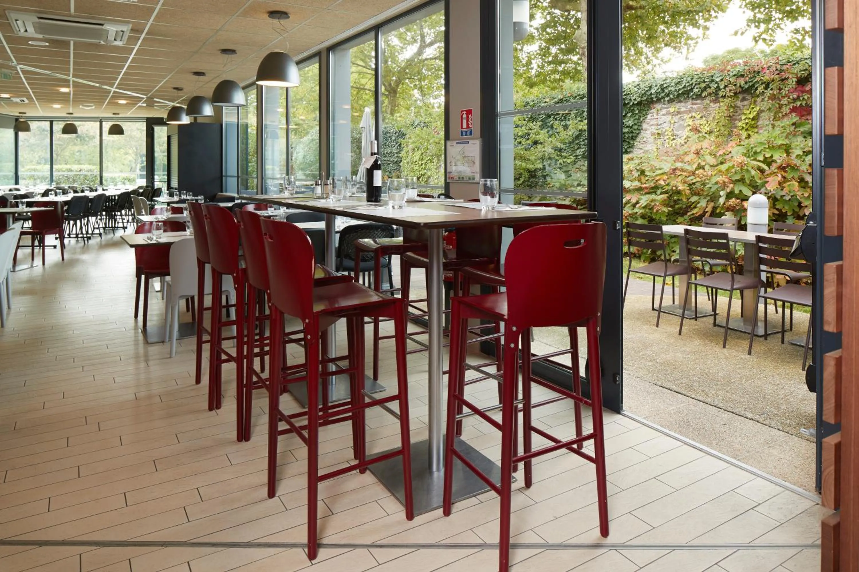 Restaurant/places to eat in Campanile Nantes Centre - Saint Jacques