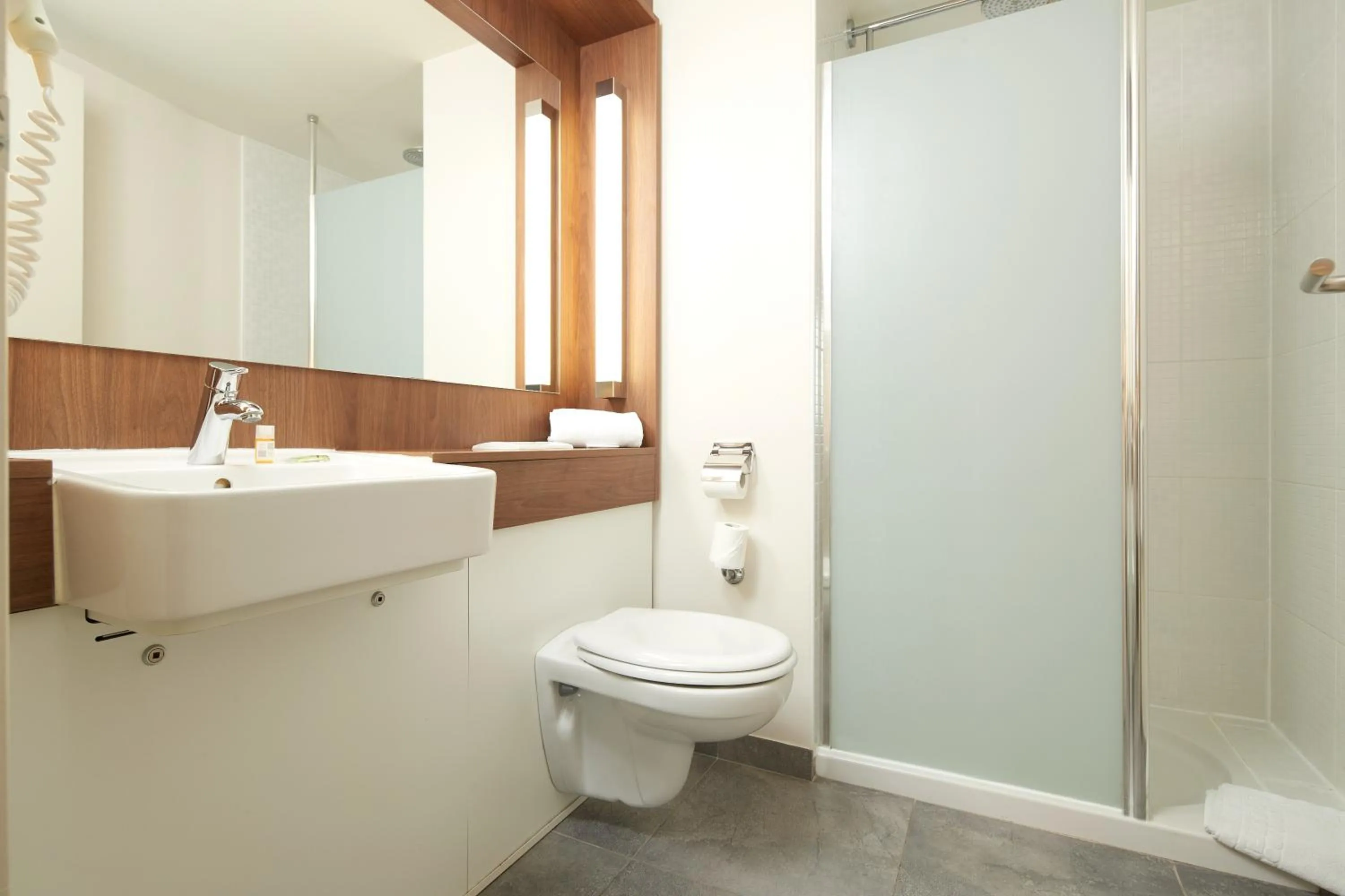 Shower in Campanile Nantes Centre - Saint Jacques