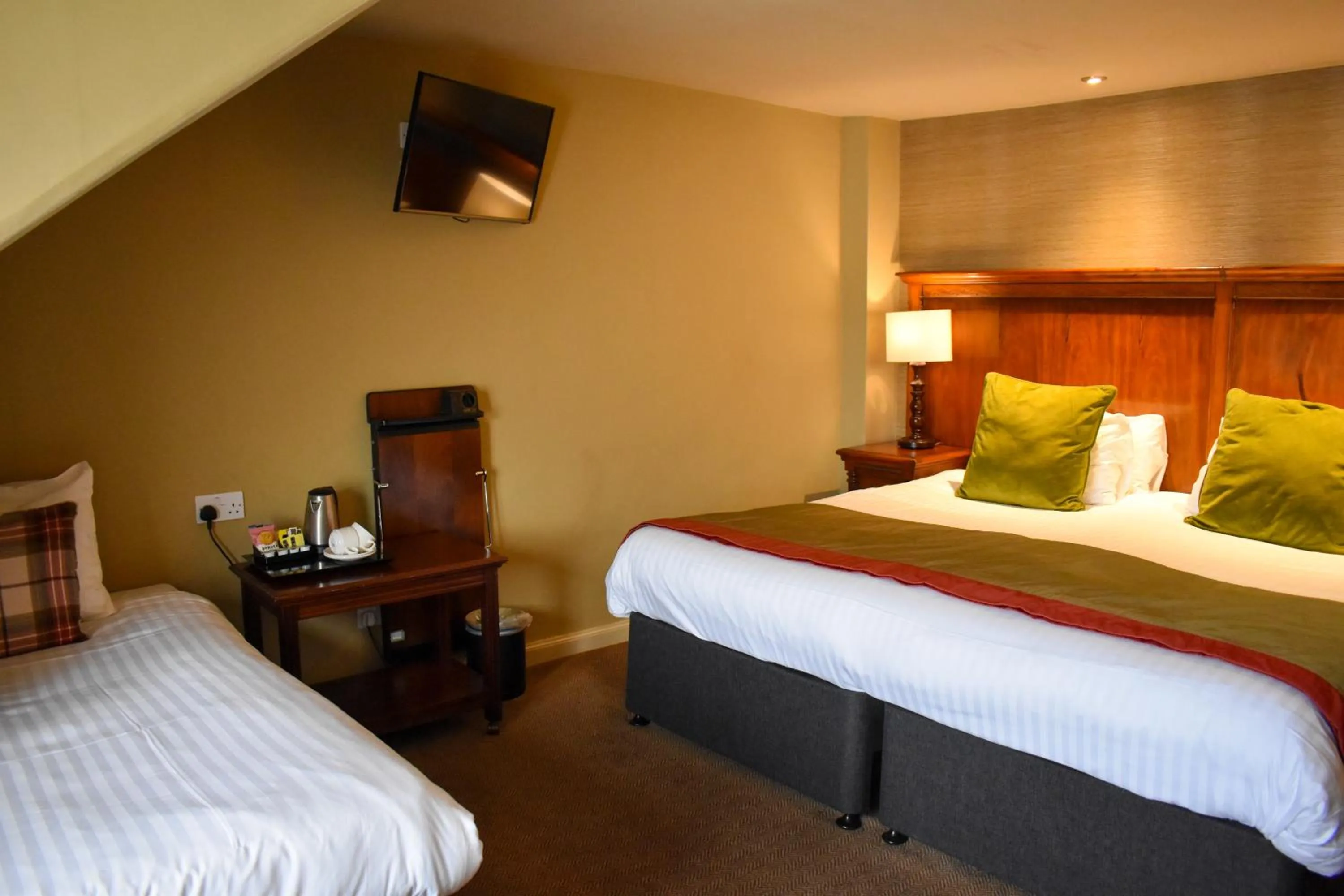 Bedroom, Bed in The Tontine Hotel