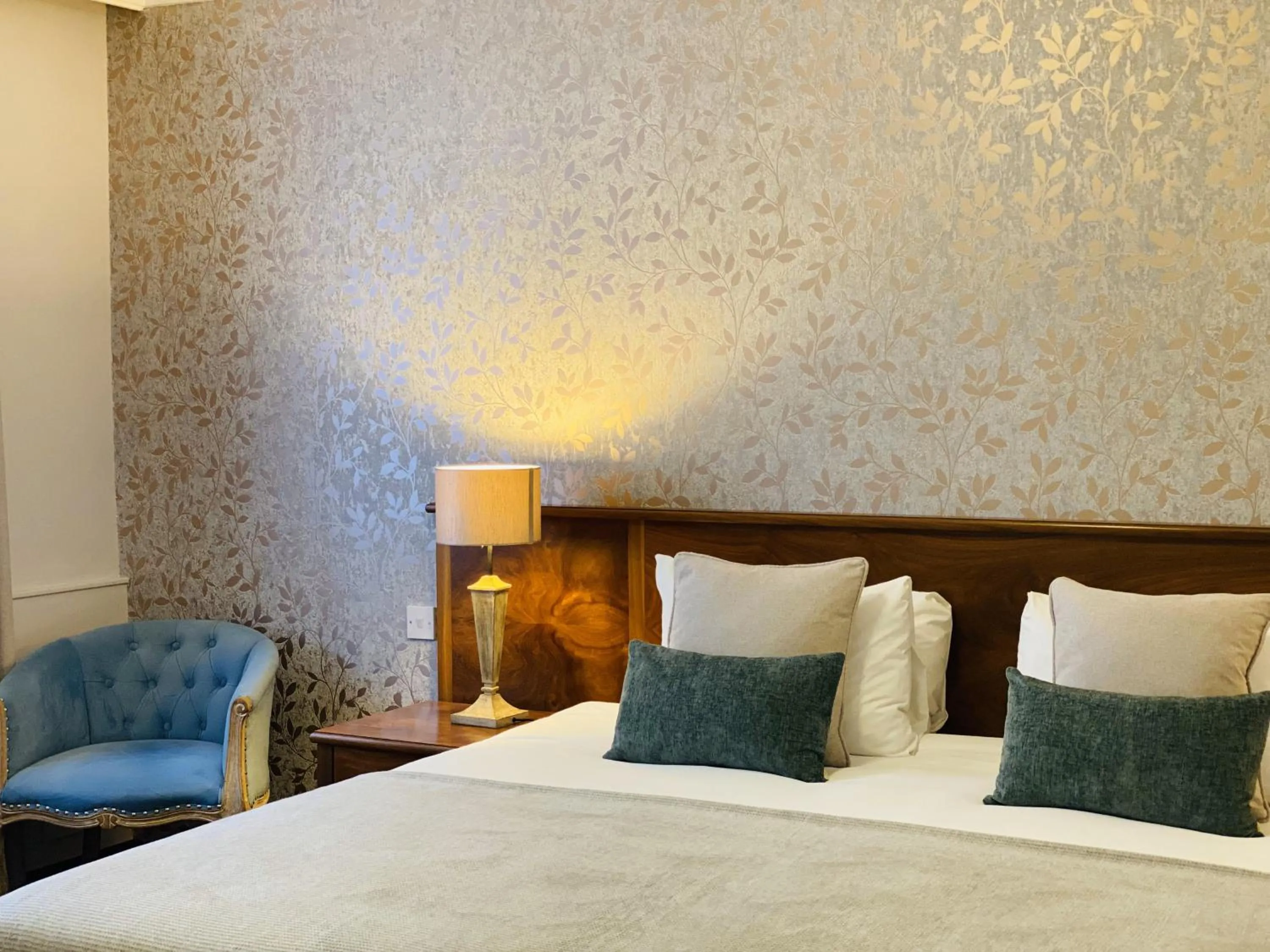 Bedroom, Bed in The Tontine Hotel