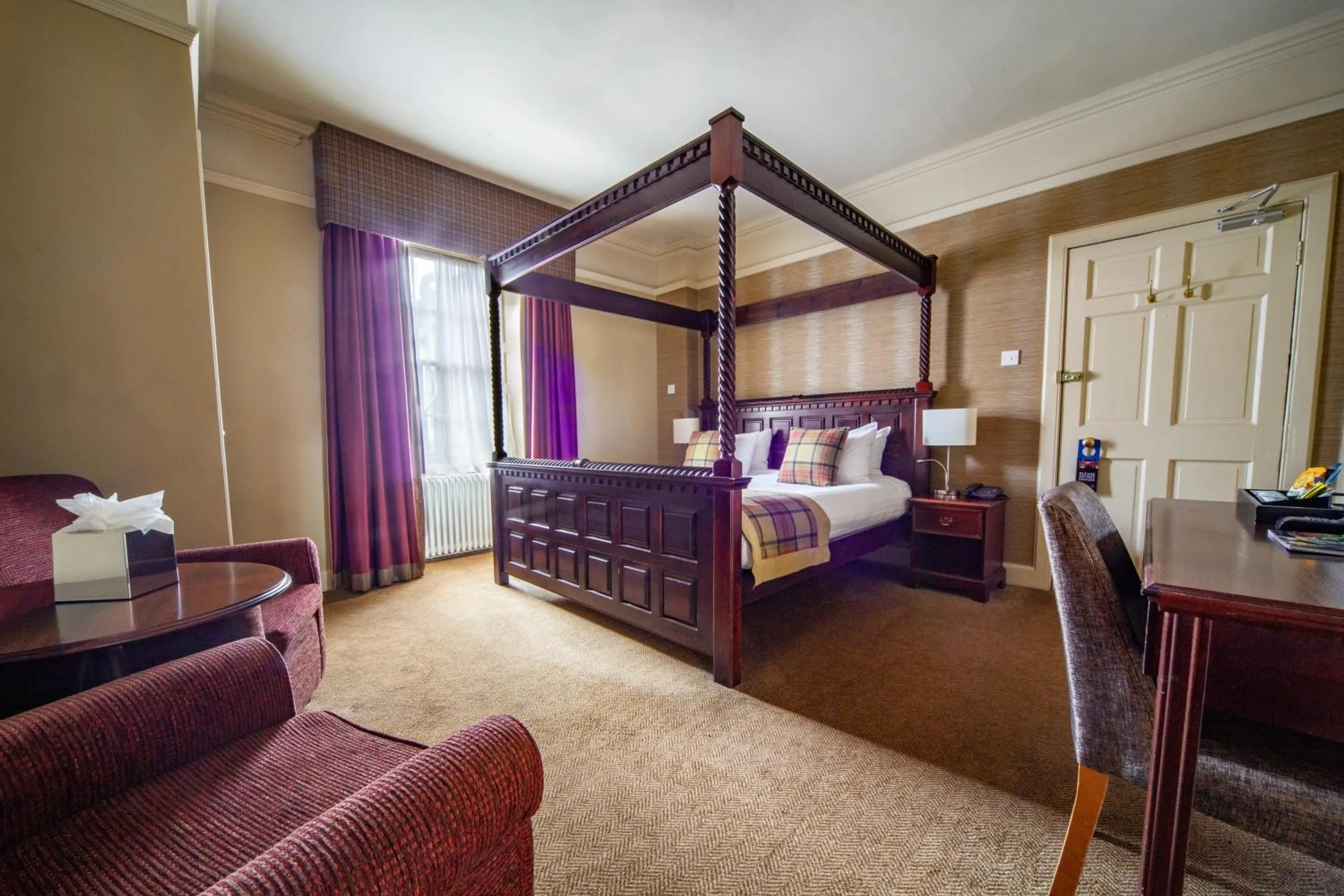 Bedroom, Bed in The Tontine Hotel