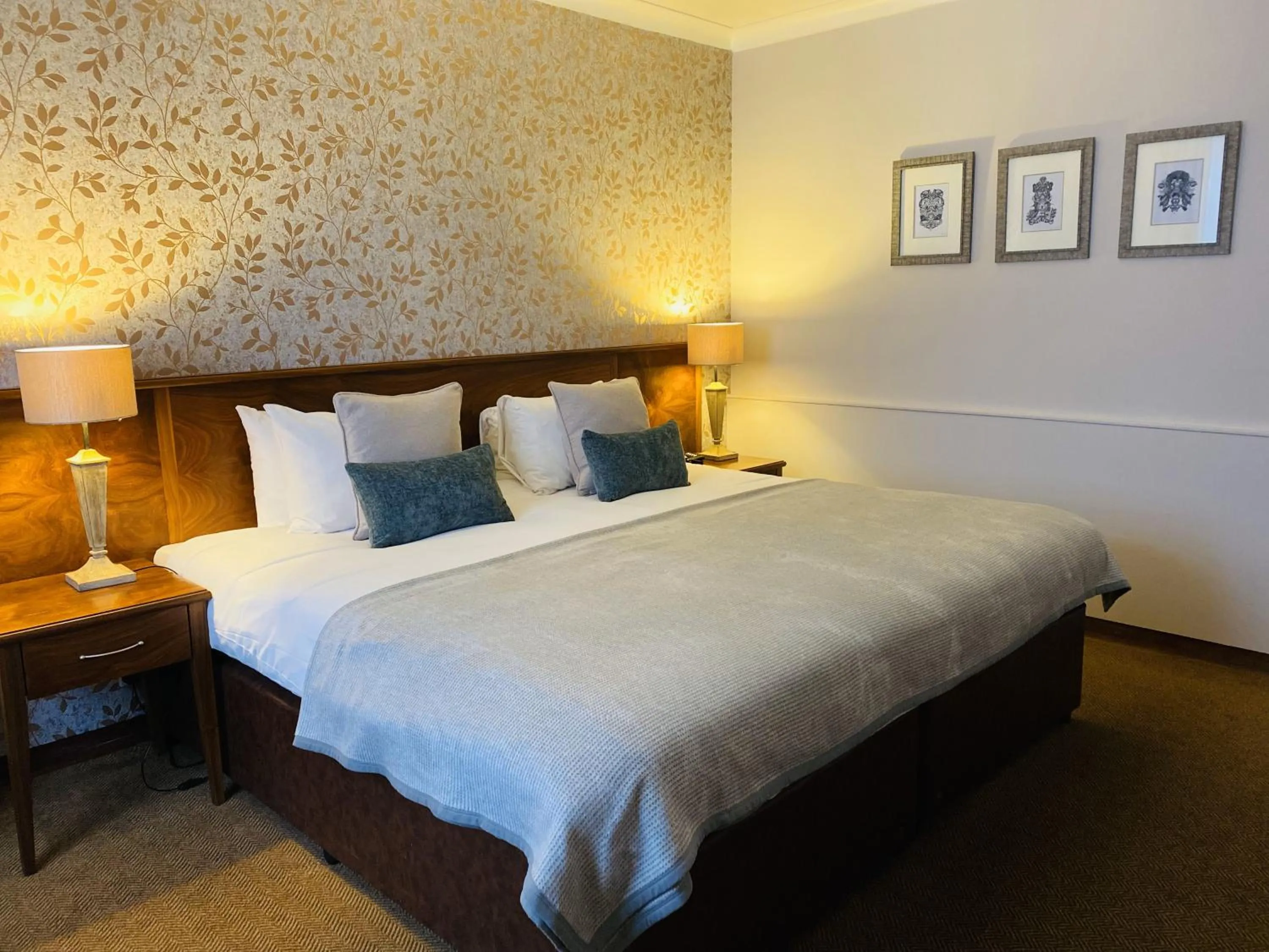 Bedroom, Bed in The Tontine Hotel