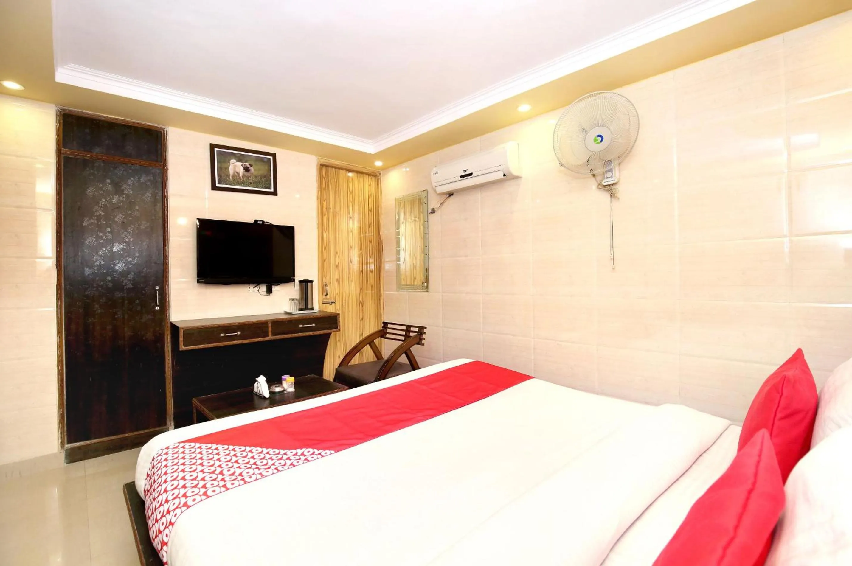 Bedroom, Bed in Super Hotel O Continental Inn