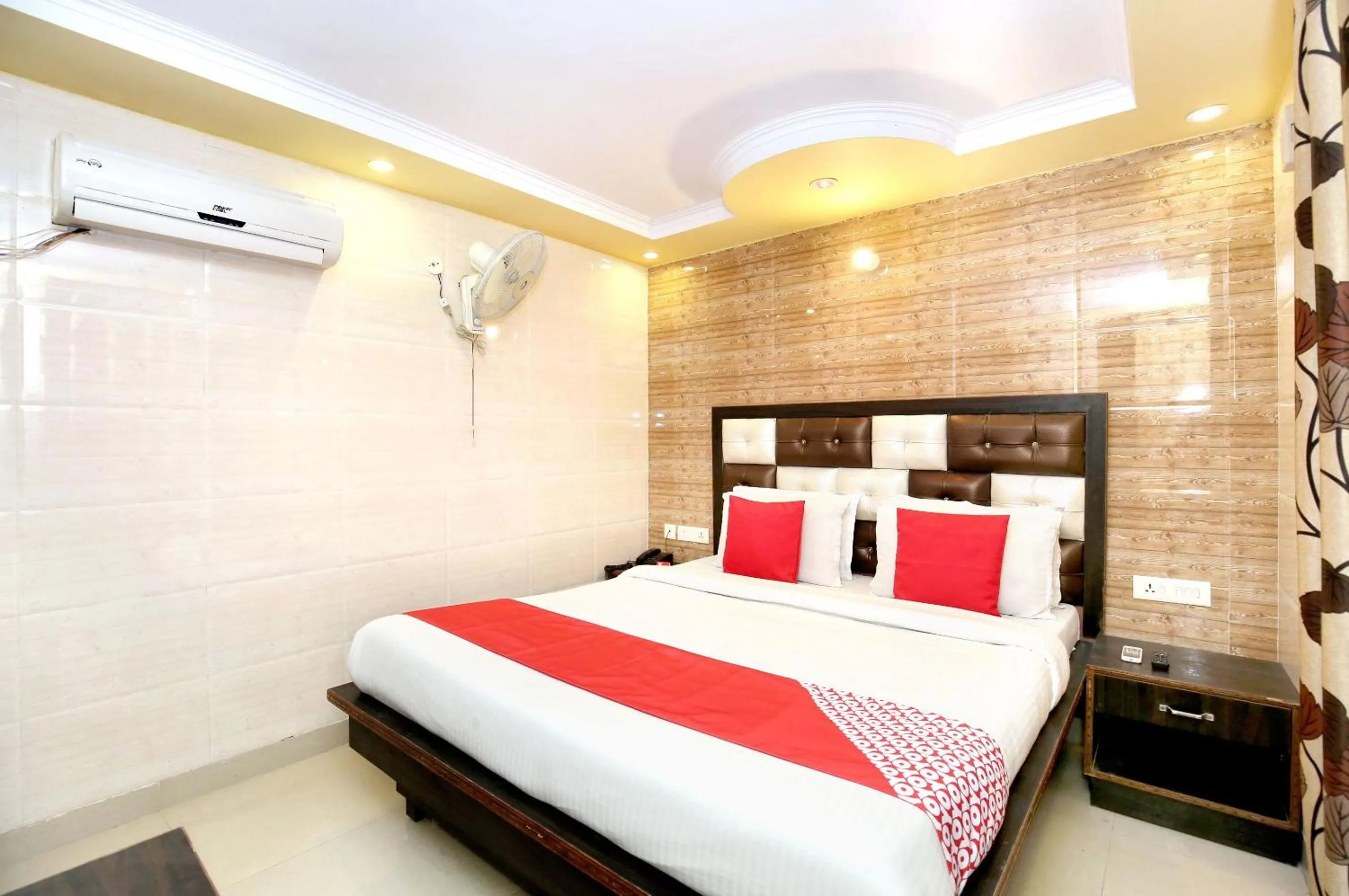 Bedroom, Bed in Super Hotel O Continental Inn