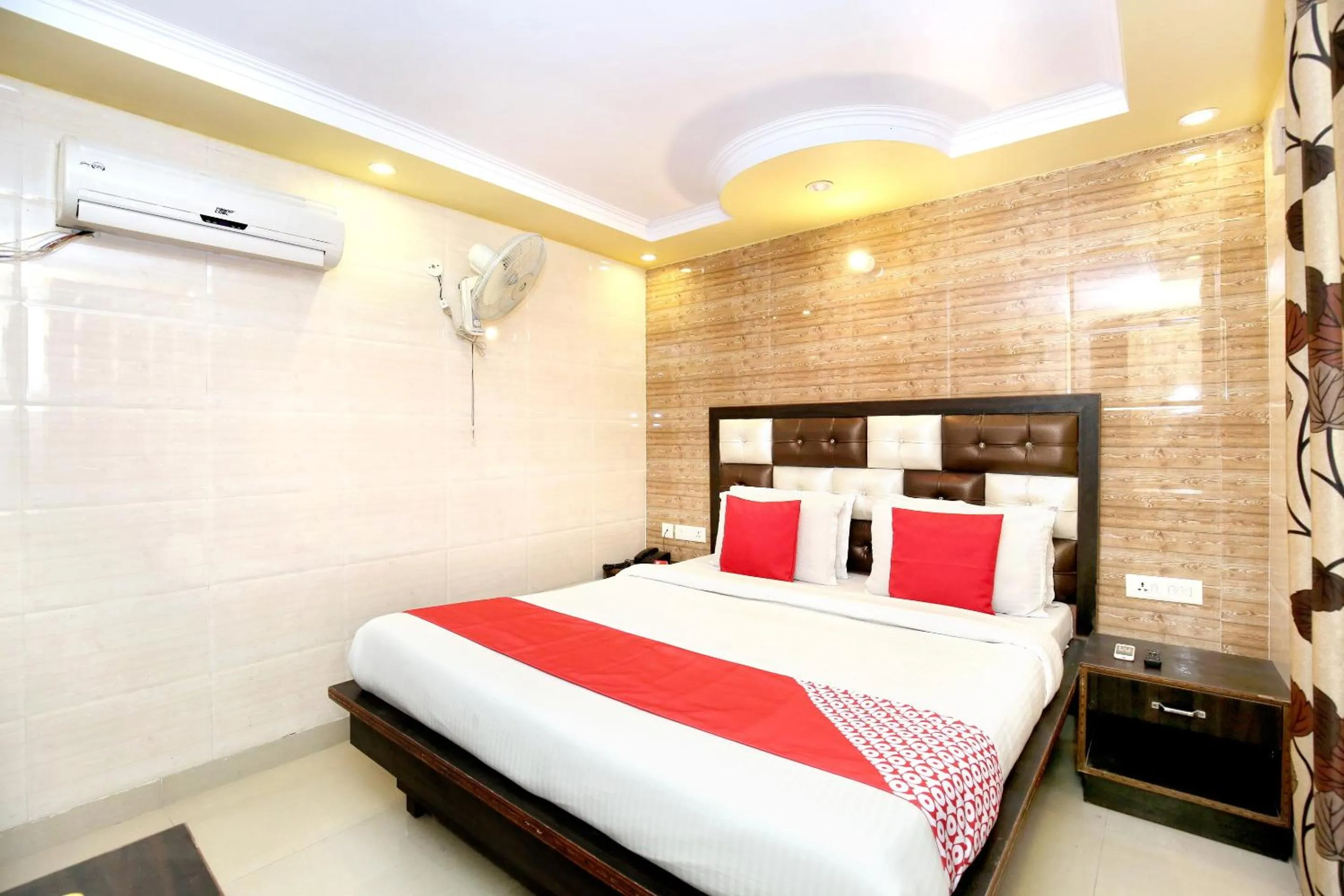 Bedroom, Bed in Super Hotel O Continental Inn