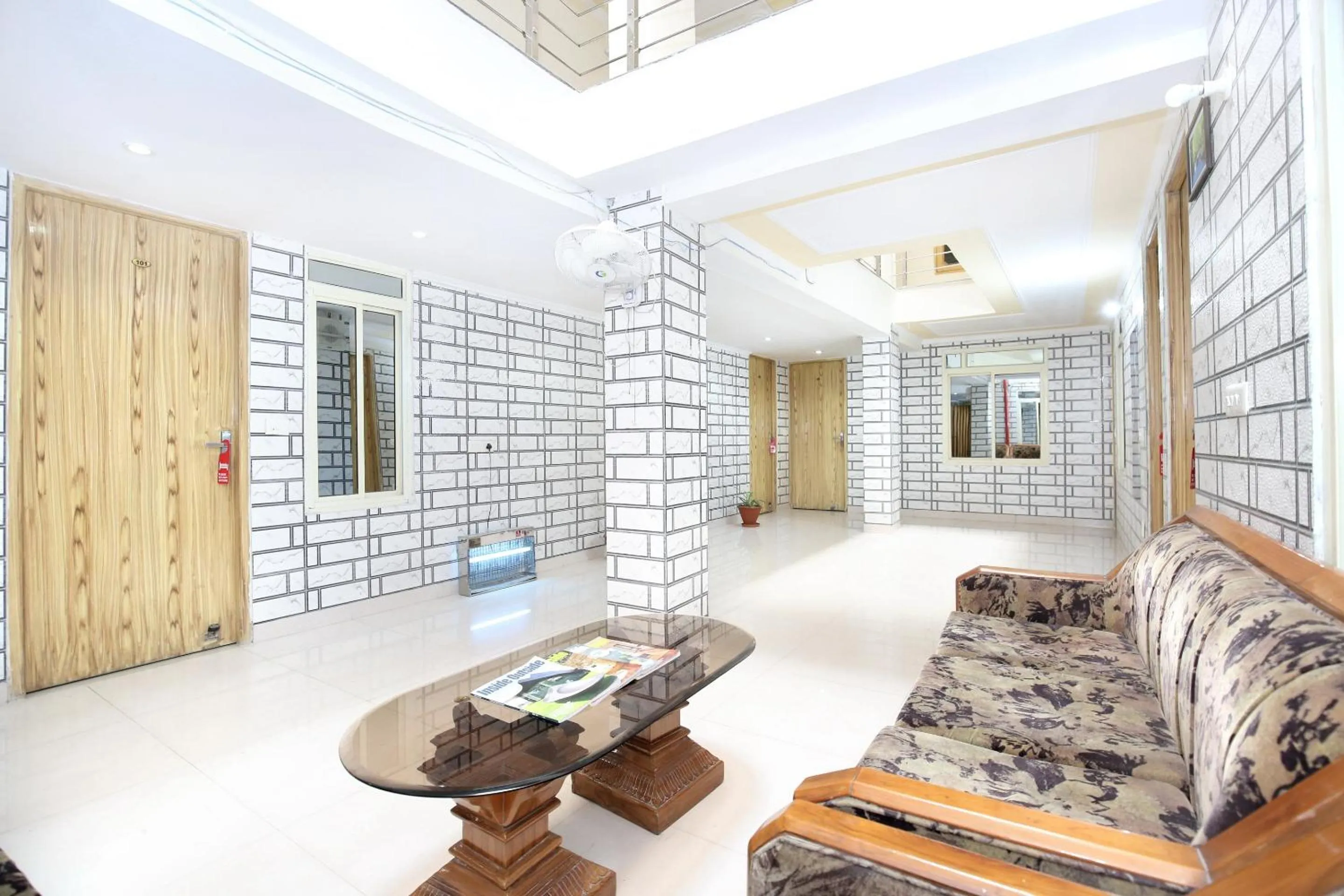 Lobby or reception in Super Hotel O Continental Inn