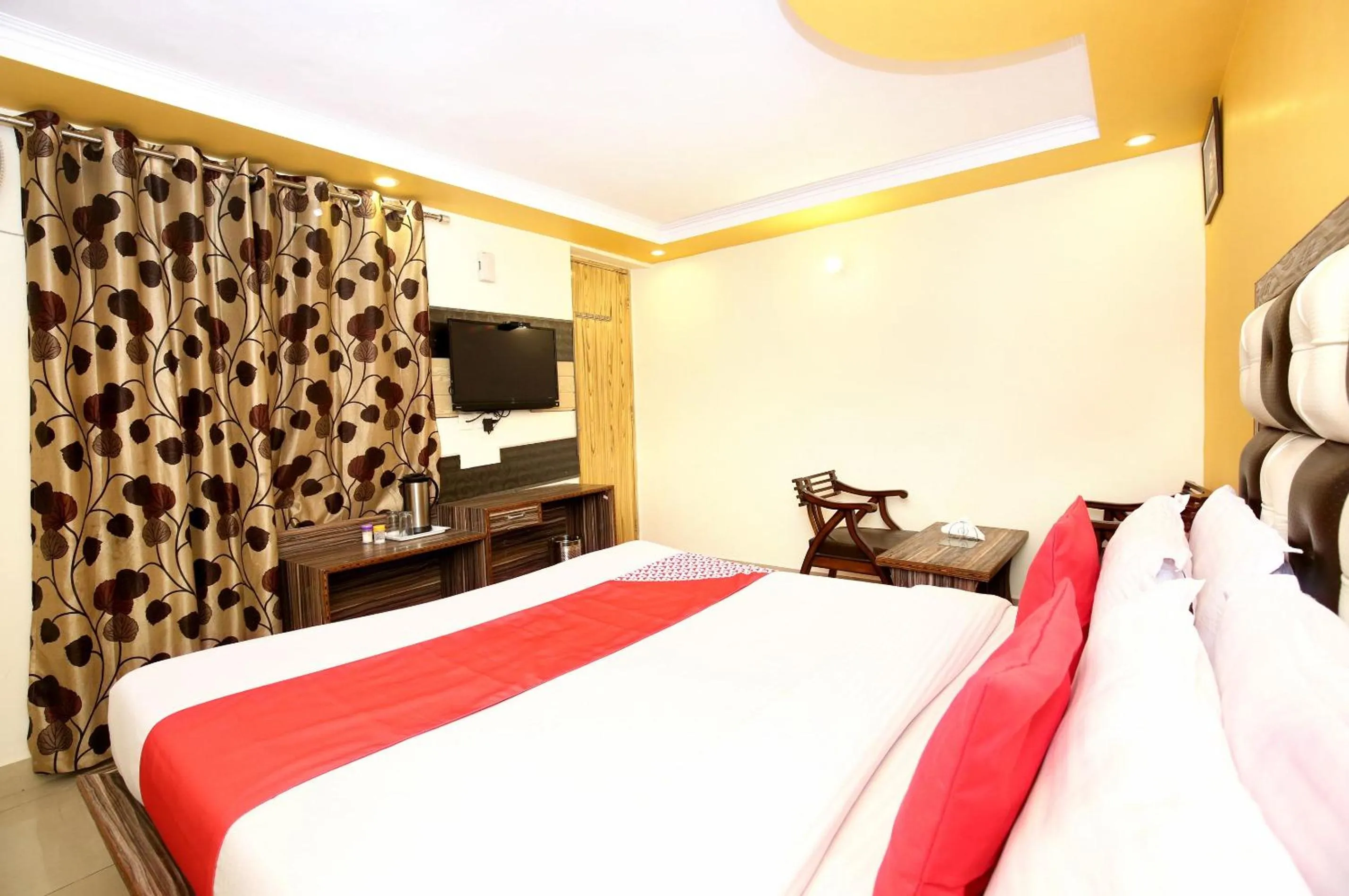 Bedroom, Bed in Super Hotel O Continental Inn