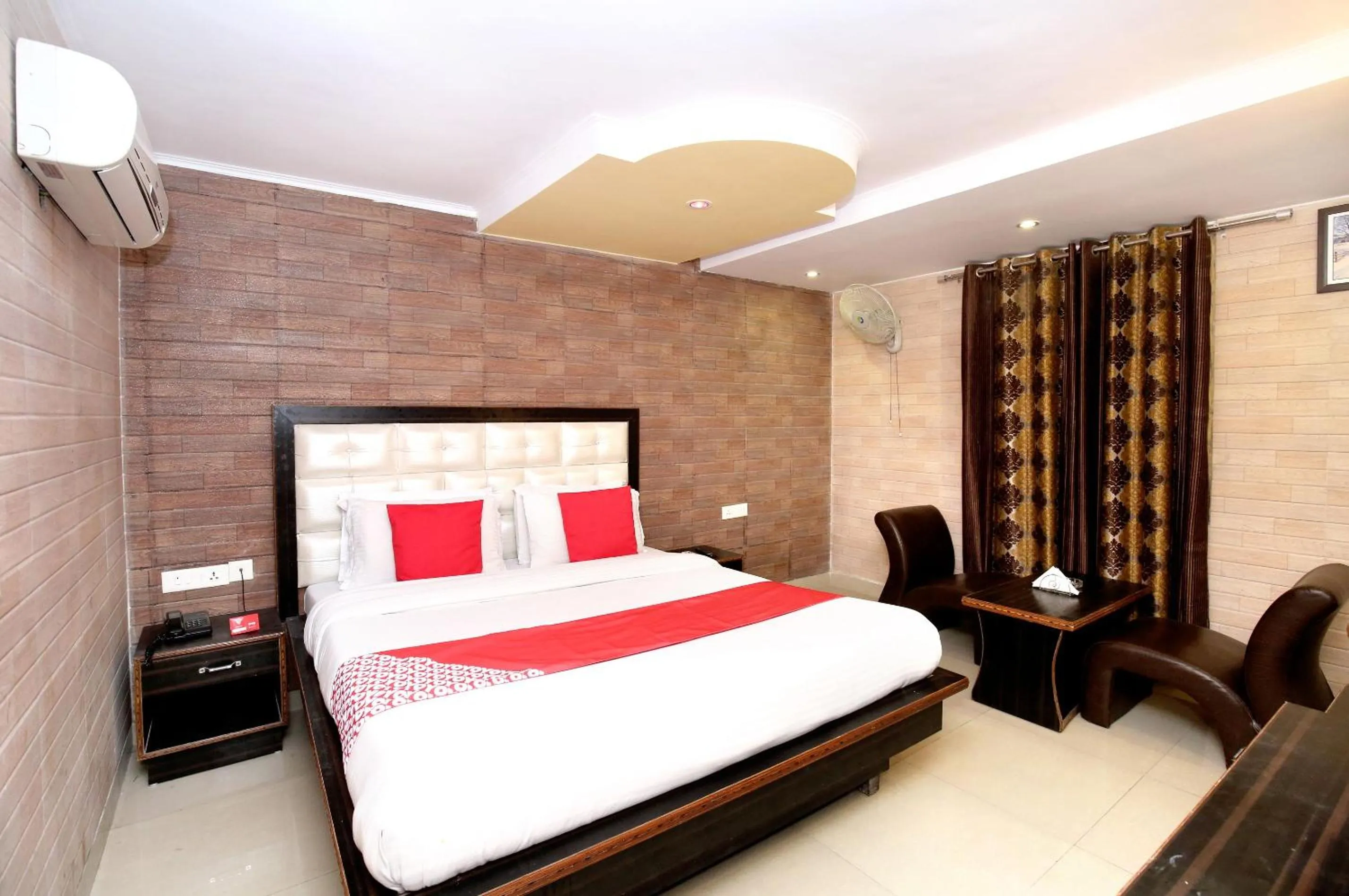 Bedroom, Bed in Super Hotel O Continental Inn