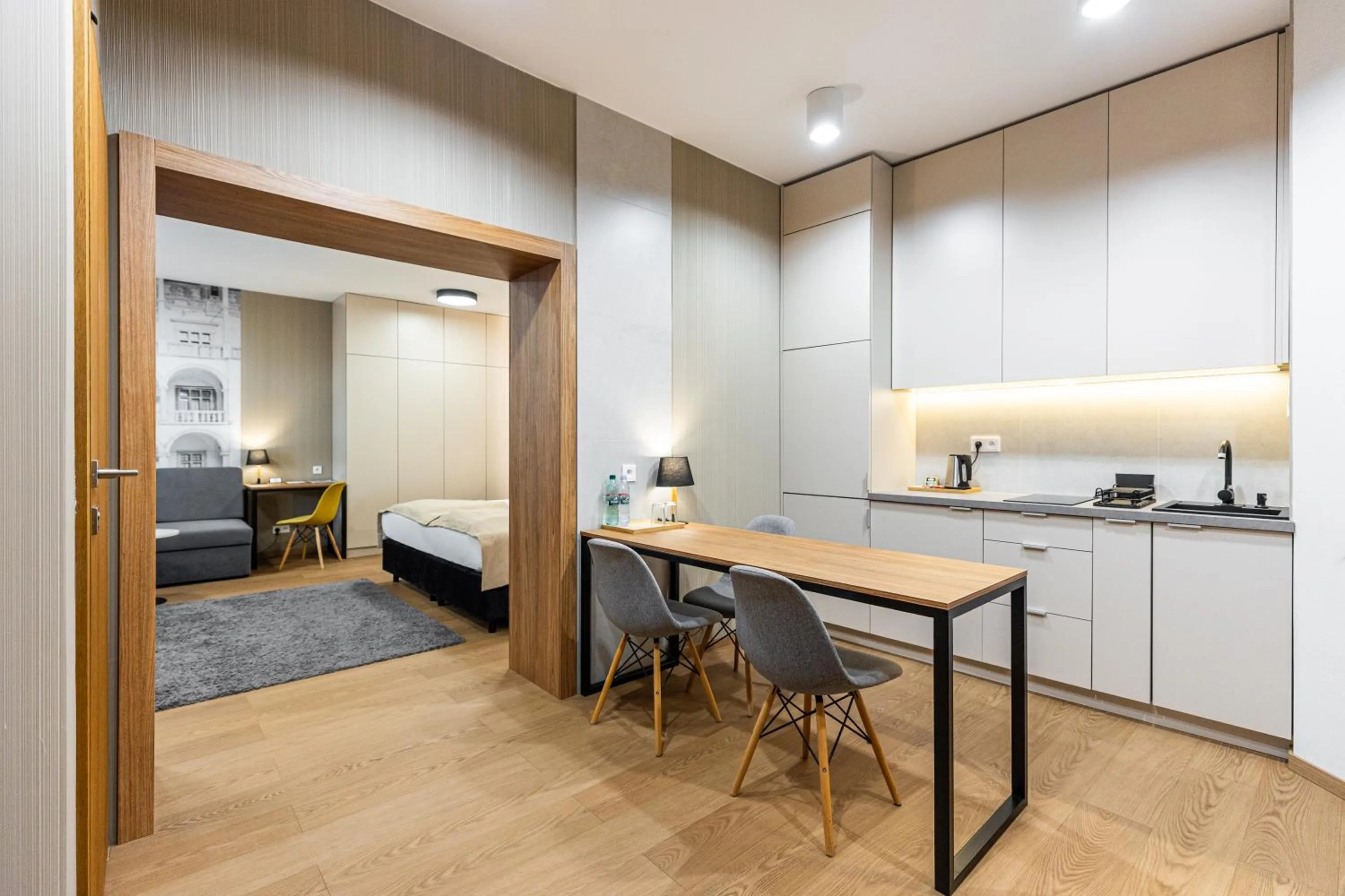 Kitchen or kitchenette, Bed in K4 APARTHOTEL KRAKÓW