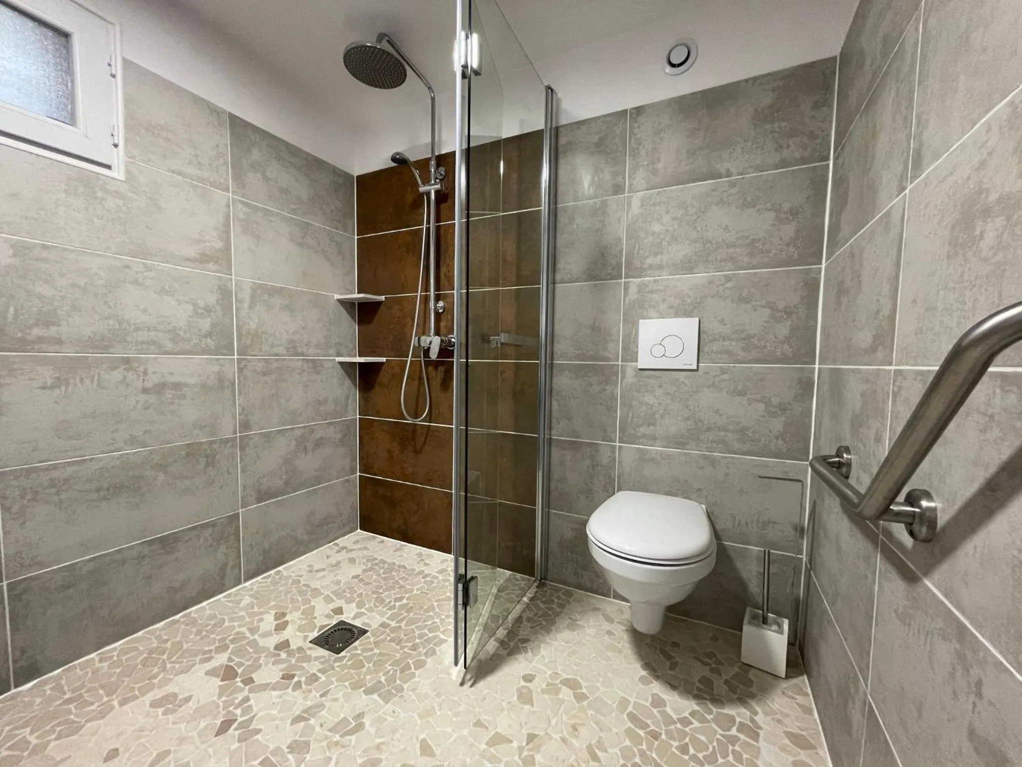 Bathroom in Hôtel Le Moulin D'Olt