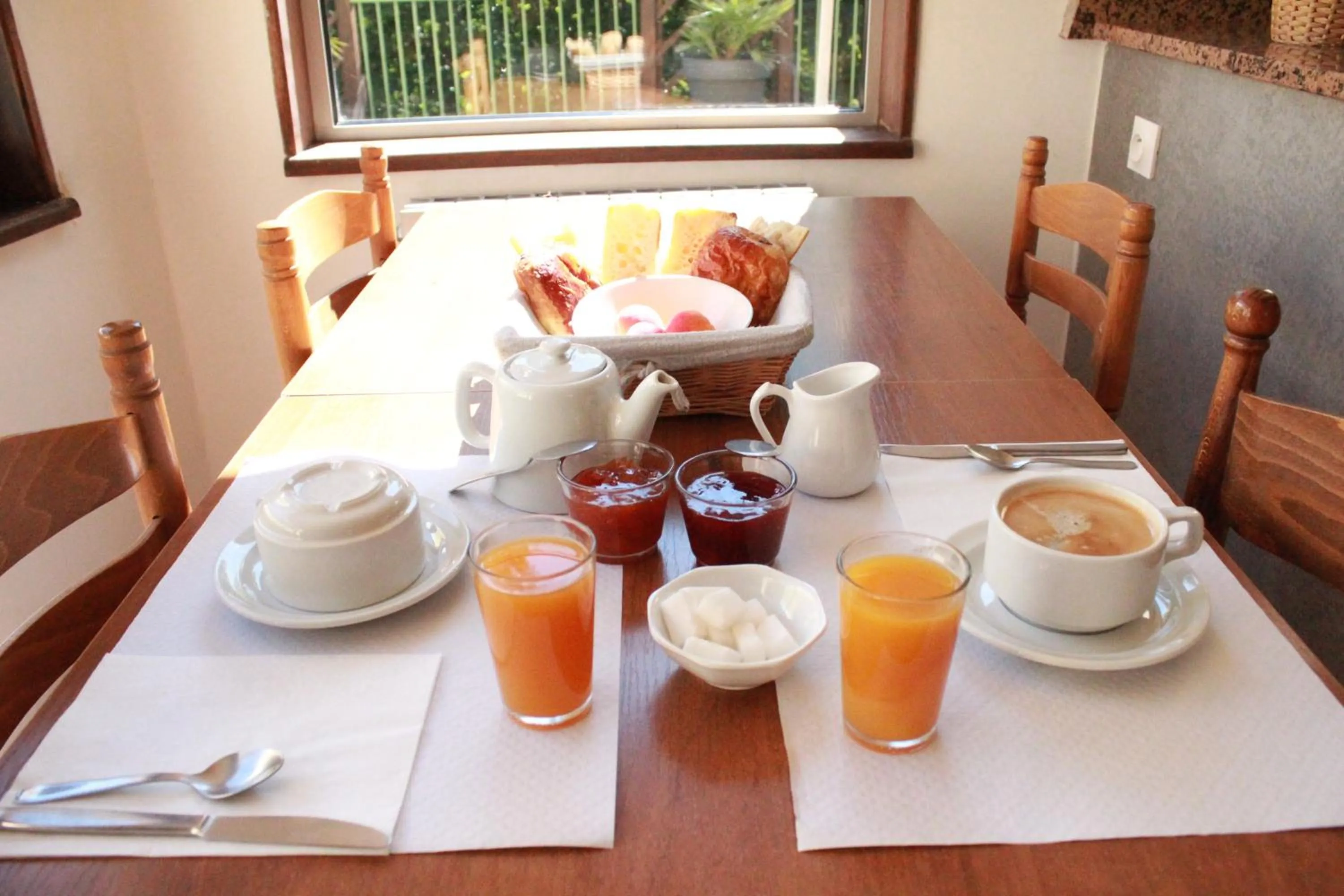 Breakfast in Hôtel Le Moulin D'Olt