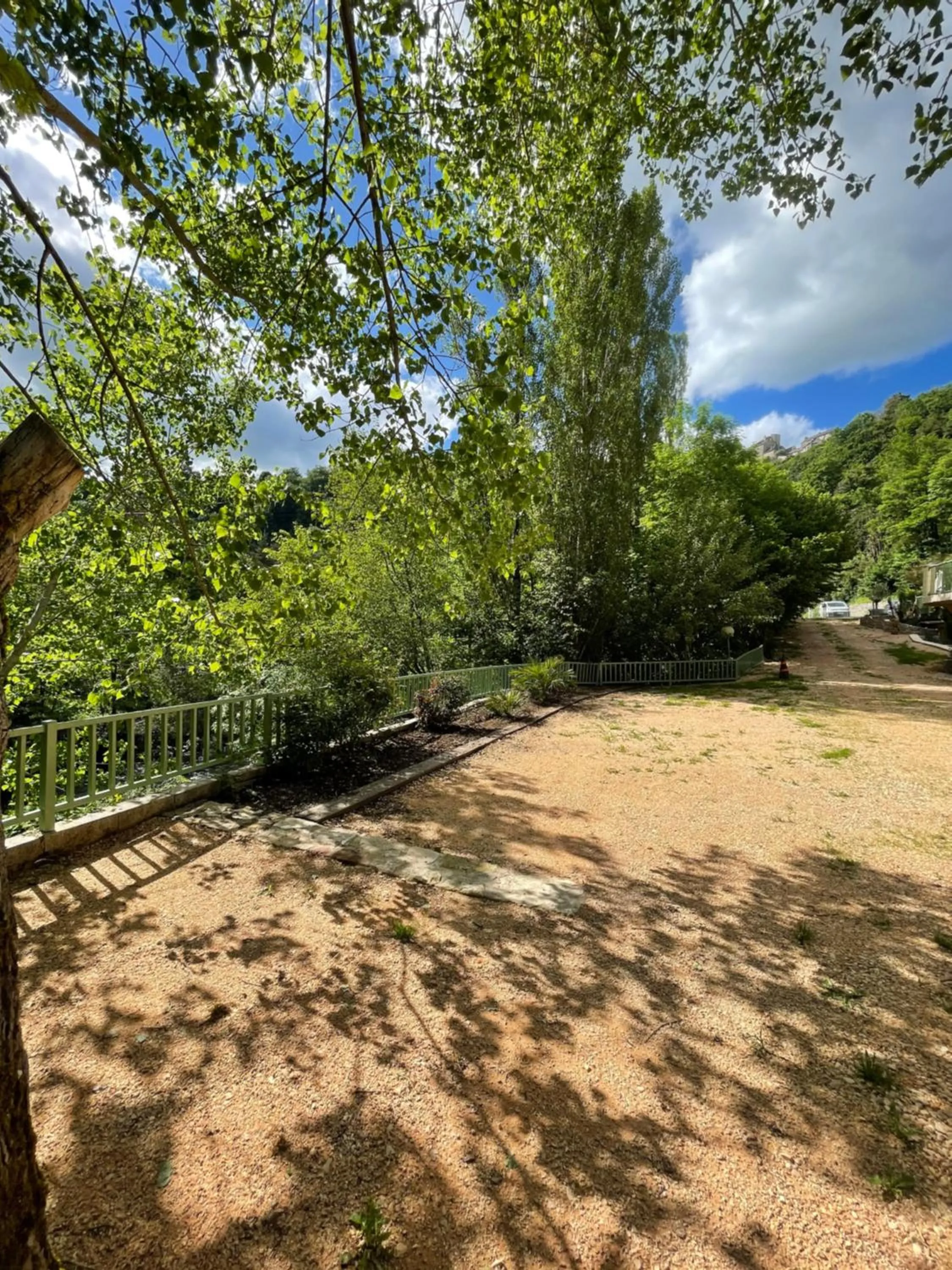 Parking in Hôtel Le Moulin D'Olt