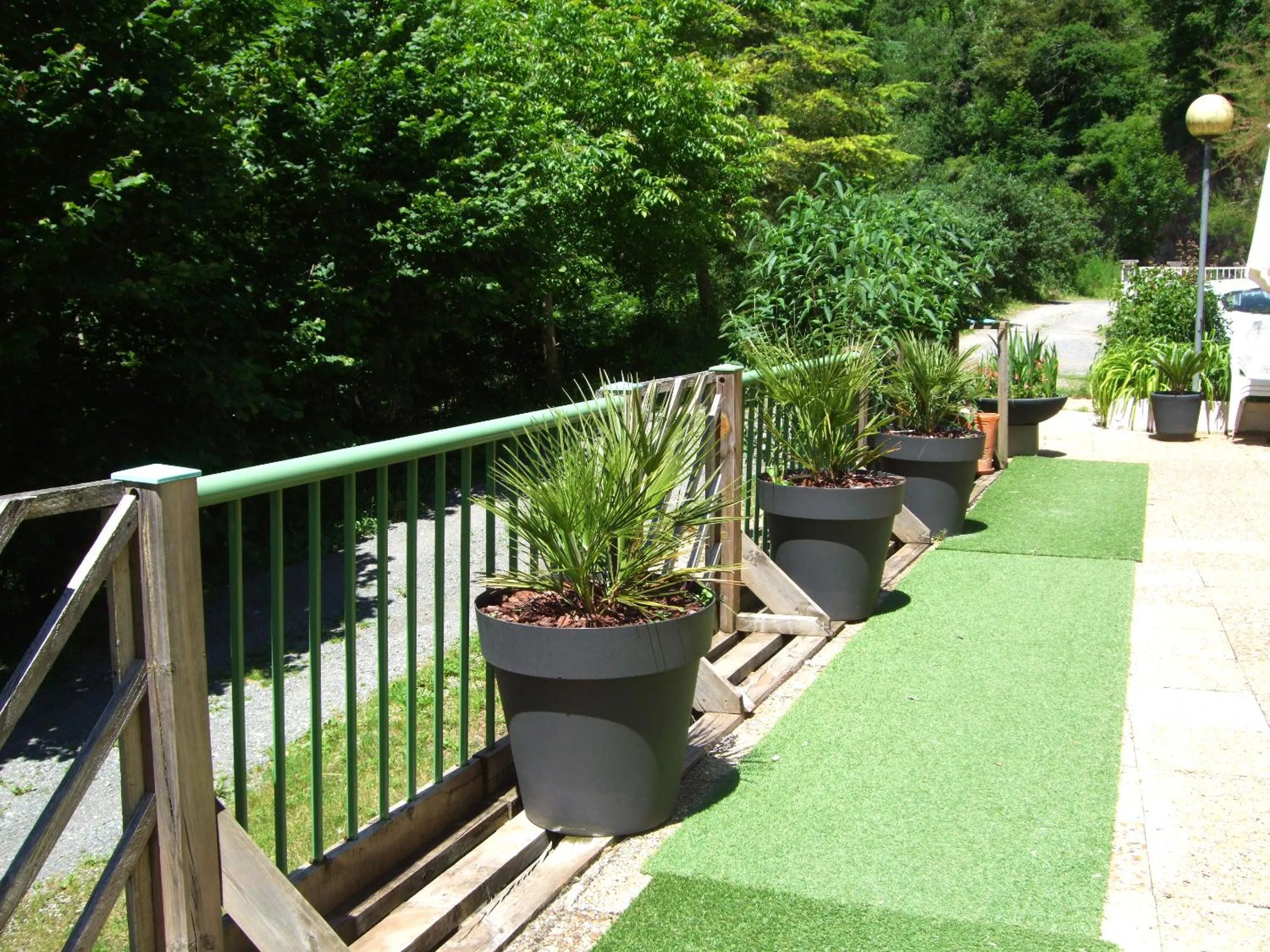 Patio in Hôtel Le Moulin D'Olt