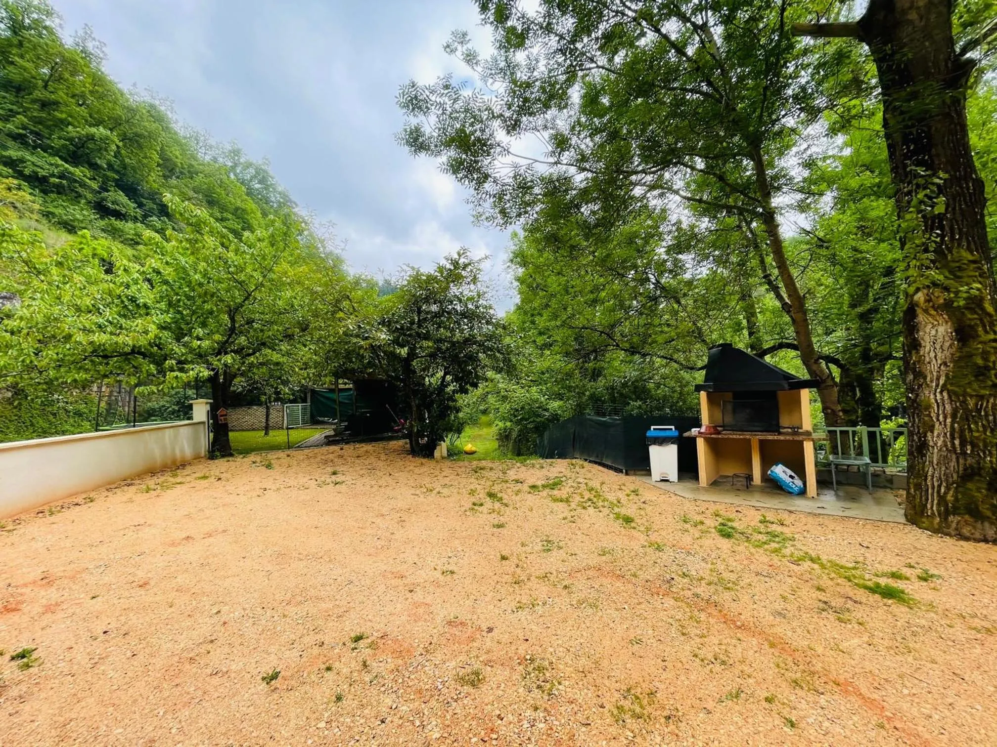 BBQ facilities in Hôtel Le Moulin D'Olt