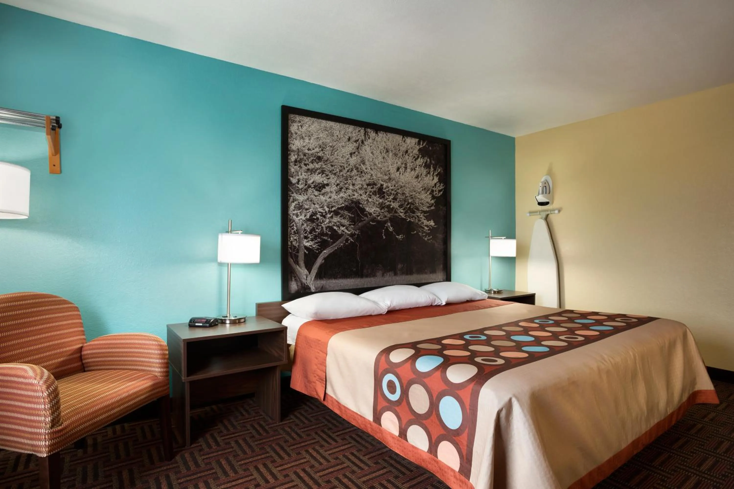 Bedroom, Bed in Super 8 by Wyndham Mount Vernon, IL