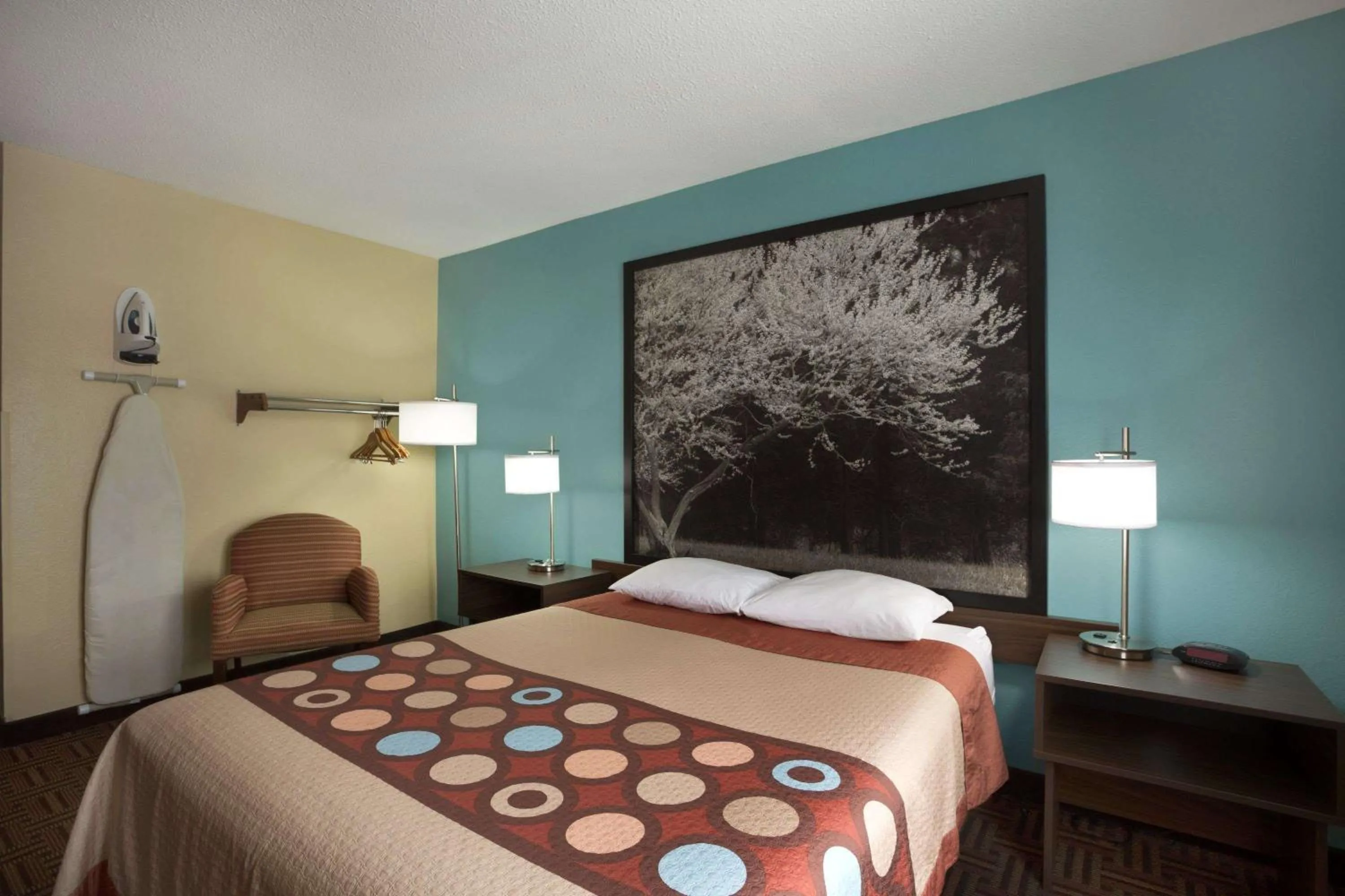 Photo of the whole room, Bed in Super 8 by Wyndham Mount Vernon, IL